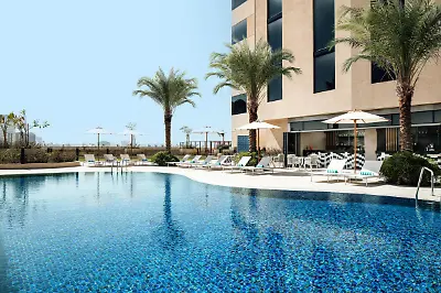 Holiday Inn and Suites Dubai Science Park (drei Nächte für zwei Personen)