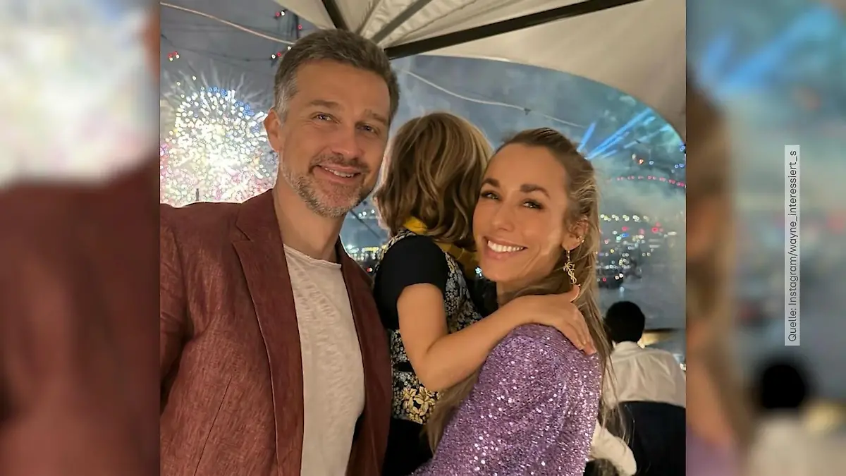 Der kleine Mads hat seine Eltern Wayne und Annemarie Carpendale im Griff