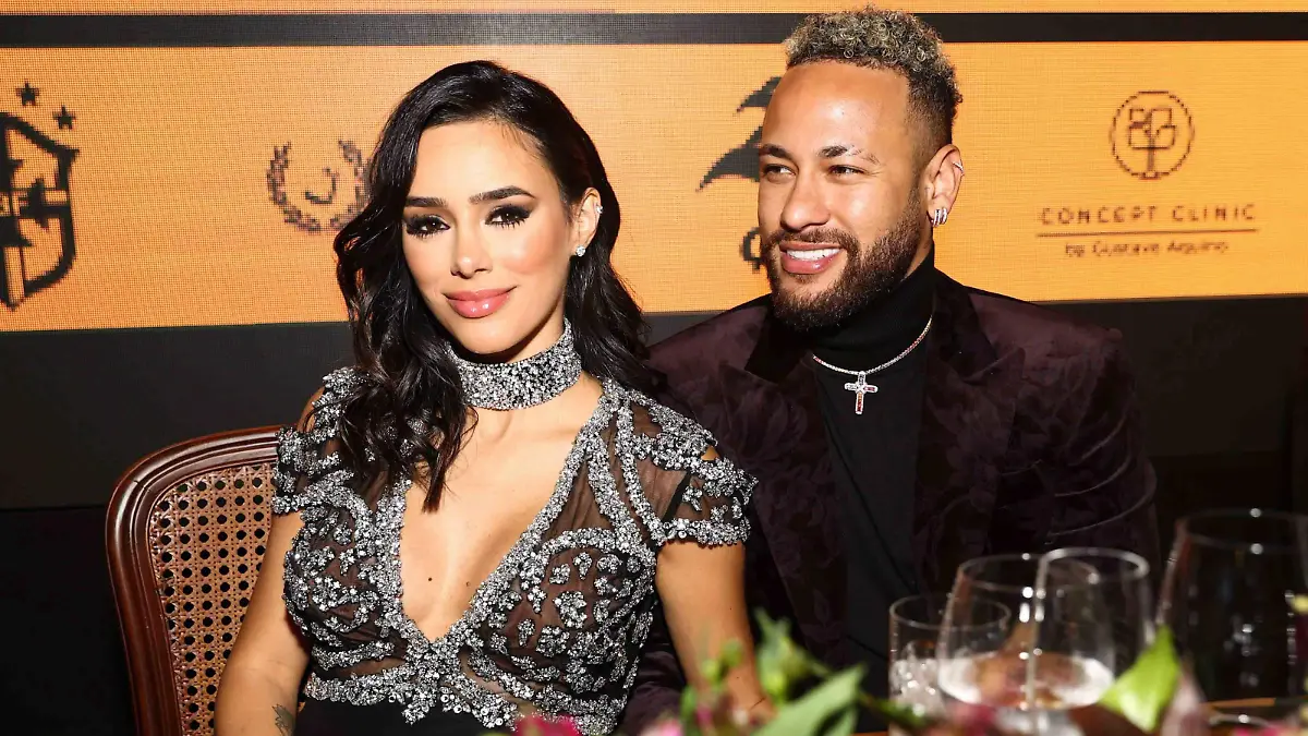 SONDERKONDITIONEN: MINDESTHONORAR: EXCLUSIVE: First pictures of of Neymar appearing with Fiancee Bruna Biancard, after he publicly apologized for cheating on her
Neymar appears in the Beneficent Auction at his institute, Neymar Jr, with his pregnant fiancee Bruna Biancardi.
Pictured: Bruna Biancardi,Neymar
Ref: SPL8506032 230623 EXCLUSIVE
Picture by: SplashNews.com



World Rights
