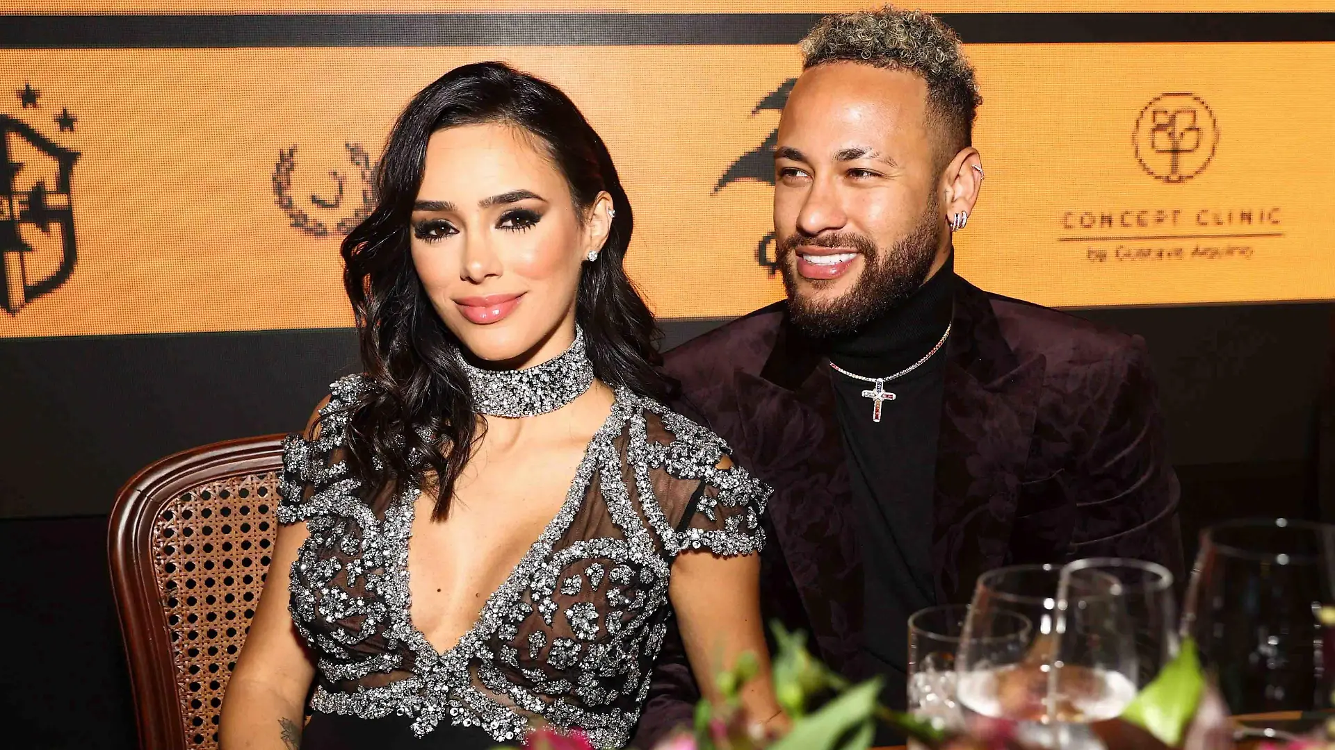 SONDERKONDITIONEN: MINDESTHONORAR: EXCLUSIVE: First pictures of of Neymar appearing with Fiancee Bruna Biancard, after he publicly apologized for cheating on her
Neymar appears in the Beneficent Auction at his institute, Neymar Jr, with his pregnant fiancee Bruna Biancardi.
Pictured: Bruna Biancardi,Neymar
Ref: SPL8506032 230623 EXCLUSIVE
Picture by: SplashNews.com
World Rights