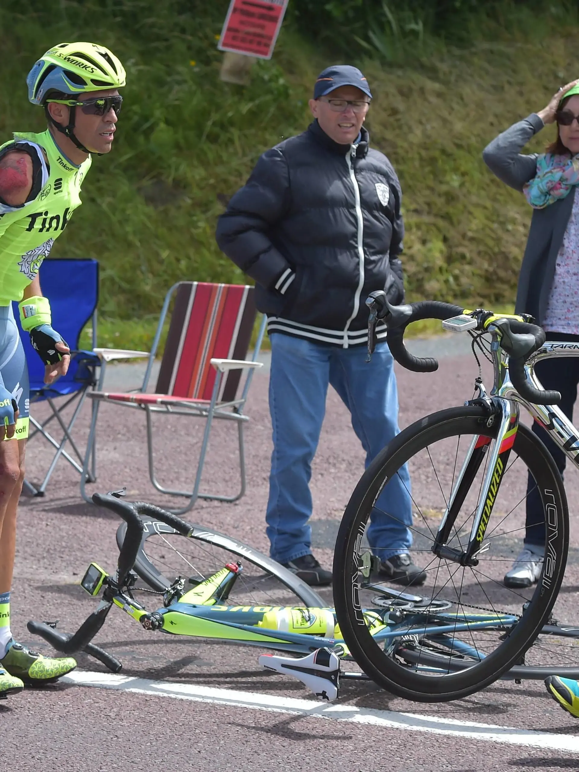 Tour de France - 1. Etappe, Sturz von Contador Tour de France - 1. Etappe, Sturz von Contador Spanish Alberto Contador of Tinkoff pictured after a fall during the first stage of the 103rd edition of the Tour de France cycling race, 188km from Mont-Saint-Michel to Utah Beach Sainte-Marie-du-Mont, Saturday 02 July 2016, France. This year s Tour de France takes place from July 2nd to July 24rth. DAVIDxSTOCKMAN PUBLICATIONxINxGERxSUIxAUTxONLY x04884184x

Tour de France 1 Stage Fall from Contador Tour de France 1 Stage Fall from Contador Spanish Alberto Contador of Tinkoff Pictured After A Case during The First Stage of The 103rd Edition of The Tour de France Cycling Race 188km From Mont Saint Michel to Utah Beach Sainte Marie You Mont Saturday 02 July 2016 France This Year s Tour de France takes Place From July 2nd to July  DAVIDxSTOCKMAN PUBLICATIONxINxGERxSUIxAUTxONLY  