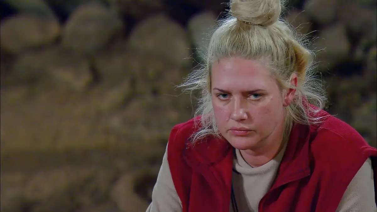 Gute Laune? Fehlanzeige! Dschungel-Legende Sarah Knappik rechnet mit ihren Mitcampern ab. 