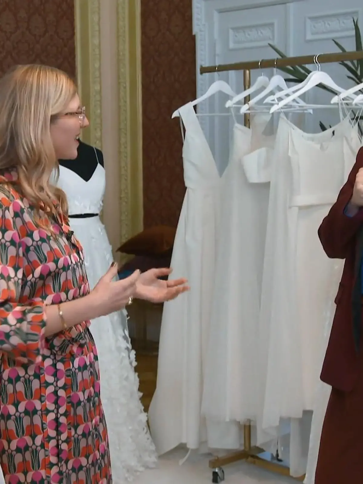 Bild zu: "Eine Auswahl an nachhaltigen Kleidern für Madlen"