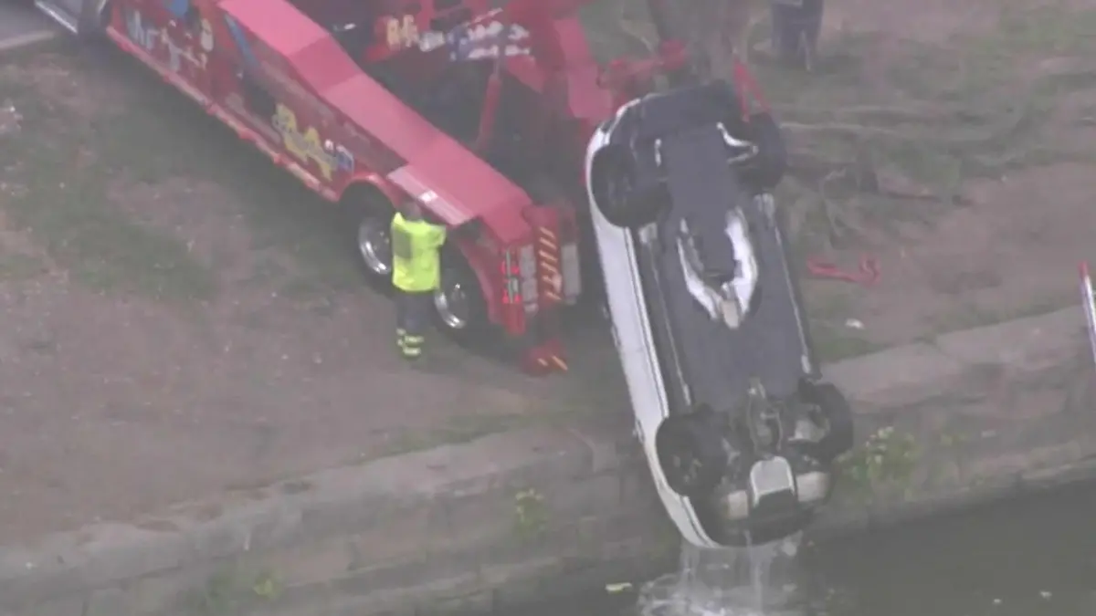 Sex in the back seat too intense! Couple rolls car into river This climax comes as a surprise