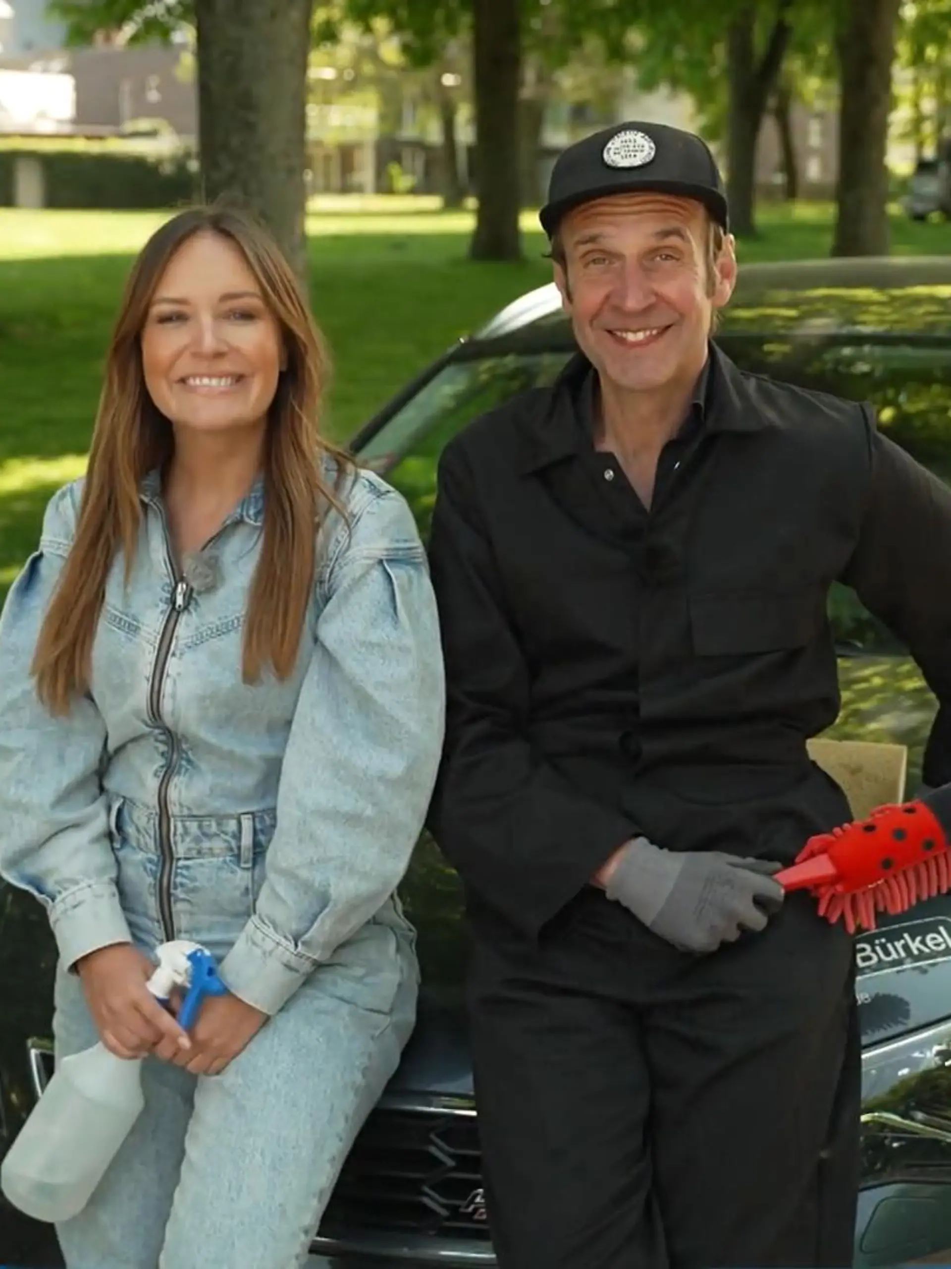 Die RTL-Preiskämpfer haben getestet, wo das Auto wirklich sauberer wird und wo Sie tatsächlich mehr  Geld sparen.