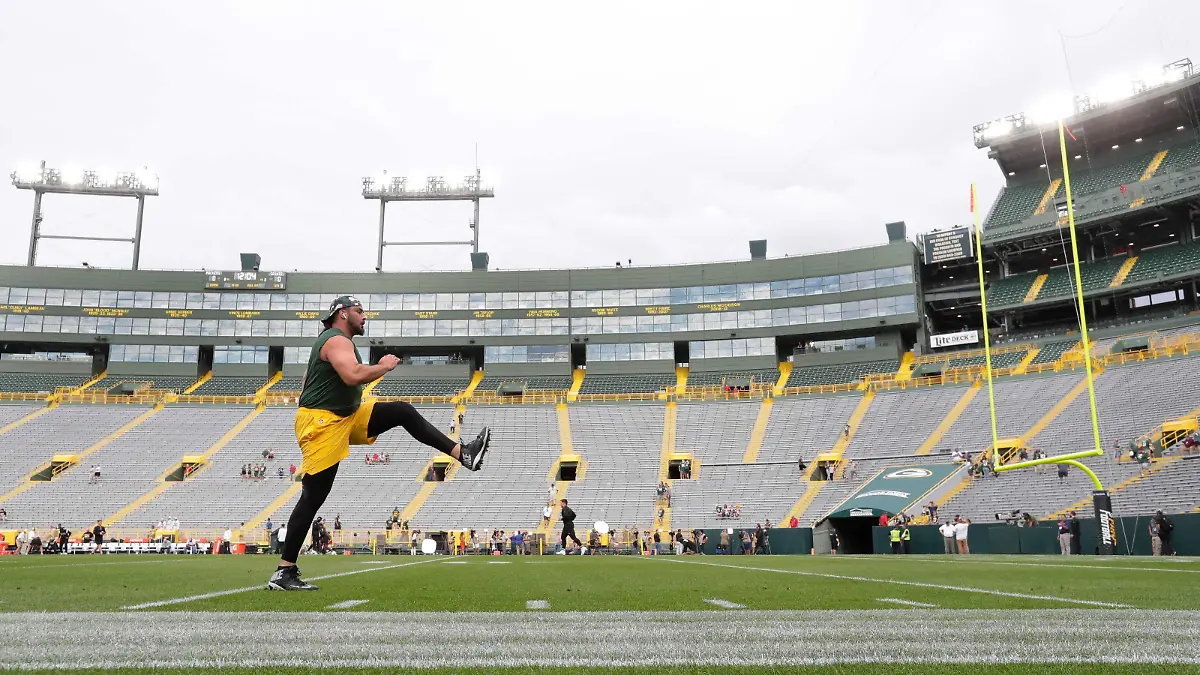 Syndication: The Post-Crescent, Green Bay Packers offensive tackle David Bakhtiari 69 warms up before the team plays the New Orleans Saints football team Friday, August 19, 2022, at Lambeau Field in Green Bay, Wis. Dan Powers/USA TODAY NETWORK-Wisconsin Uscp 7mdpgdhsl6c1ebll5c1w Original, 22.08.2022 15:35:53, 18911677, New Orleans Saints, Lambeau Field, USATNSYNDICATION, David Bakhtiari, Green Bay Packers, Stadium, venue PUBLICATIONxINxGERxSUIxAUTxONLY Copyright: xDanxPowers/USAxTODAYxNETWORK-Wisconsinx 18911677