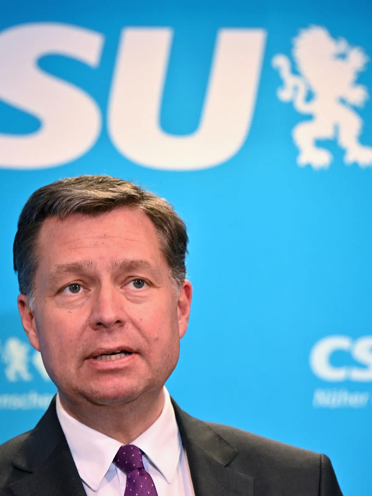 ARCHIV - 18.03.2022, Bayern, München: Stephan Mayer, CSU-Generalsekretär, spricht auf einer Pressekonferenz. CSU-Generalsekretär Mayer ist nach nur kurzer Amtszeit zurückgetreten. CSU-Generalsekretär Mayer ist nach nur kurzer Amtszeit zurückgetreten. Foto: Peter Kneffel/dpa +++ dpa-Bildfunk +++