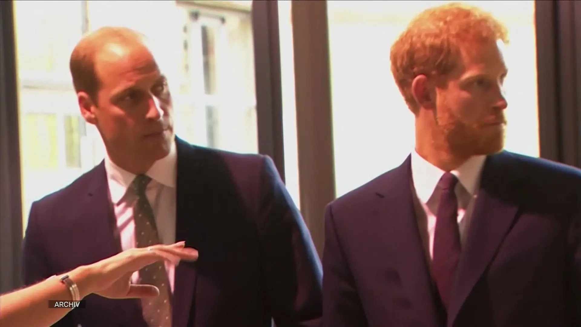 William und Harry treffen sich wortlos auf Beerdigung Eisiges Wiedersehen