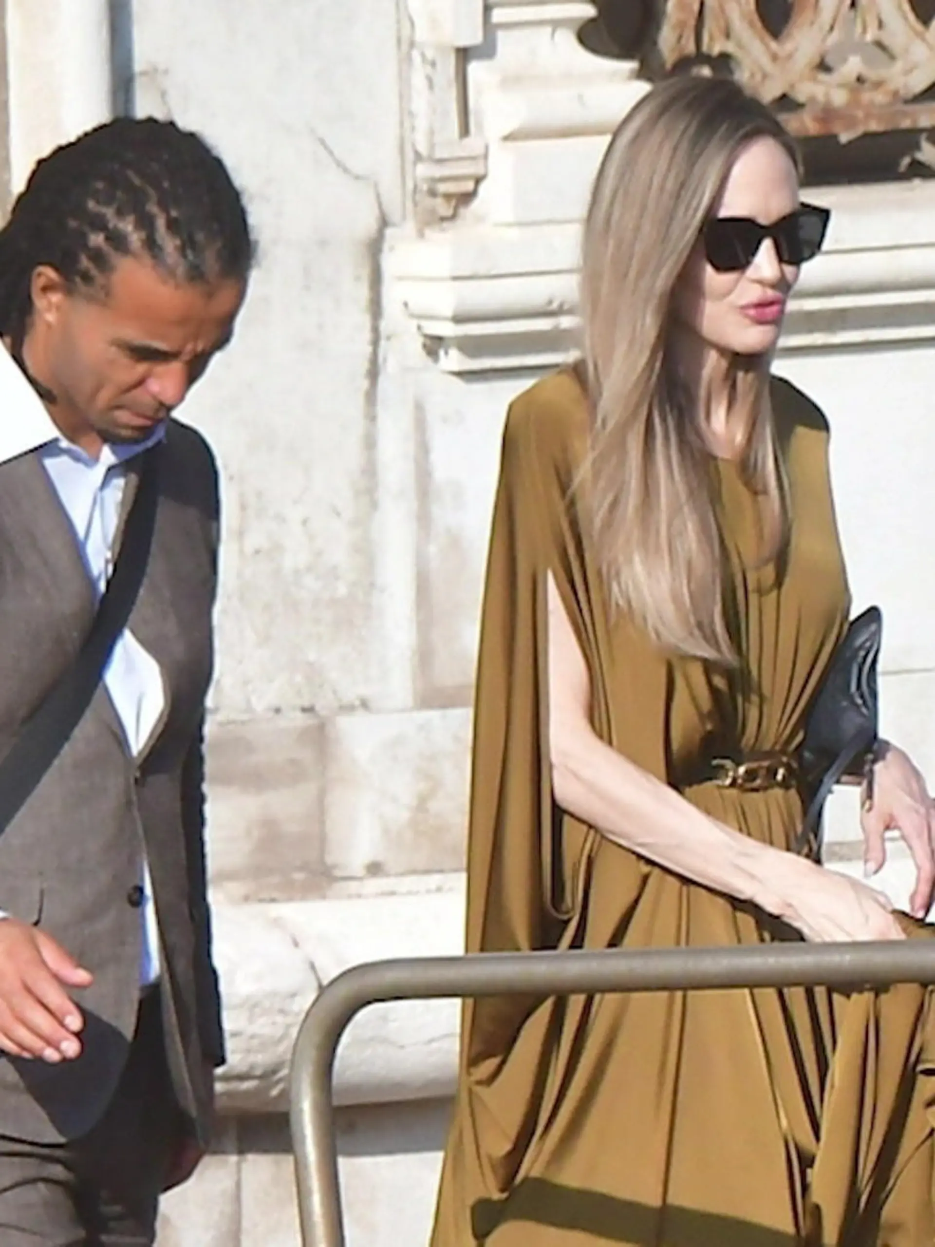 Bild zu: "Ist Angelina Jolie hier mit ihrem neuen Freund unterwegs?"