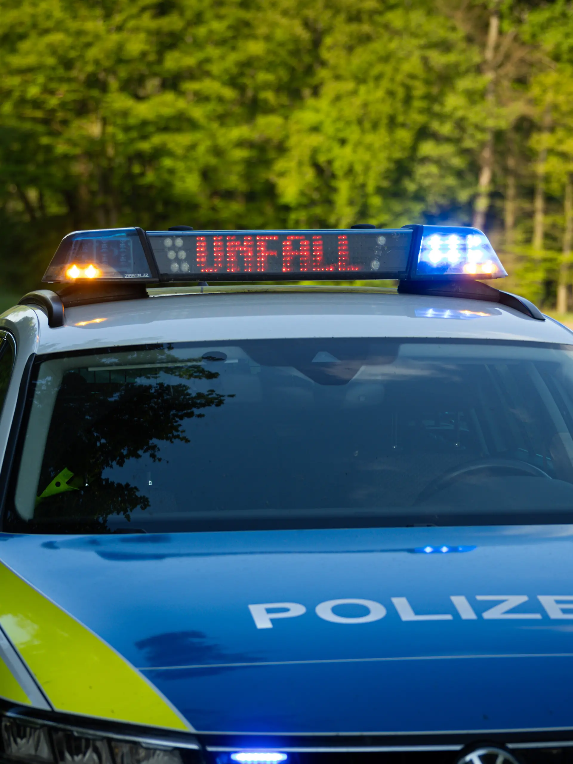 Bild zu: "Mädchen (15) stirbt, weil es sich Motorrad in den Weg stellt"