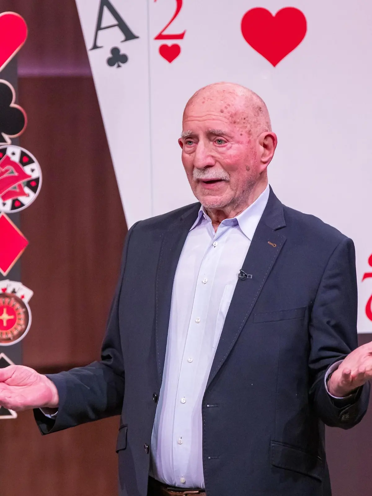 Werner Hansch (Foto) und Marc Ellerbrock wollen mit Zockerhelden Opfern von Onlineglücksspielen helfen ihr verlorenes Geld auf juristischem Wege wieder zurückzuholen. Sie erhoffen sich ein Investment von 125.000 Euro für 15 Prozent der Firmenanteile.


+++ Die Verwendung des sendungsbezogenen Materials ist nur mit dem Hinweis und Verlinkung auf RTL+ gestattet. +++