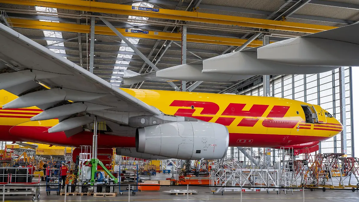DHL-Flieger in Leipzig: Das Unternehmen hat die Sicherheitsmaßnahmen erhöht. (Archivbild)