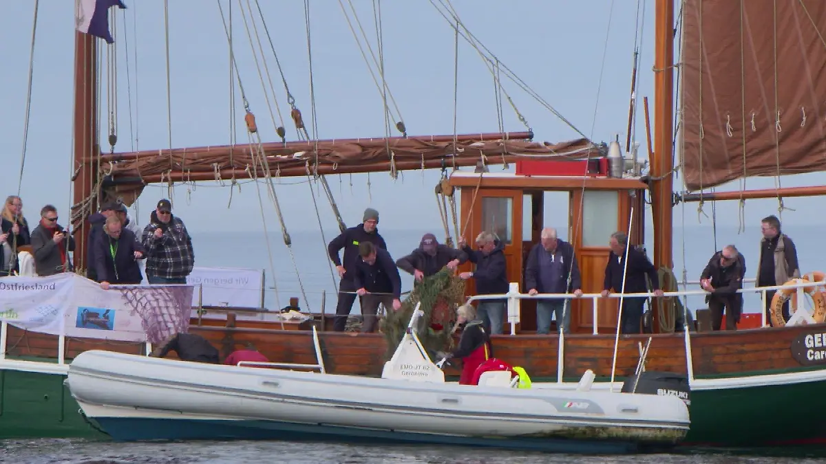 Die Taucher suchen Geisternetze in der Nordsee