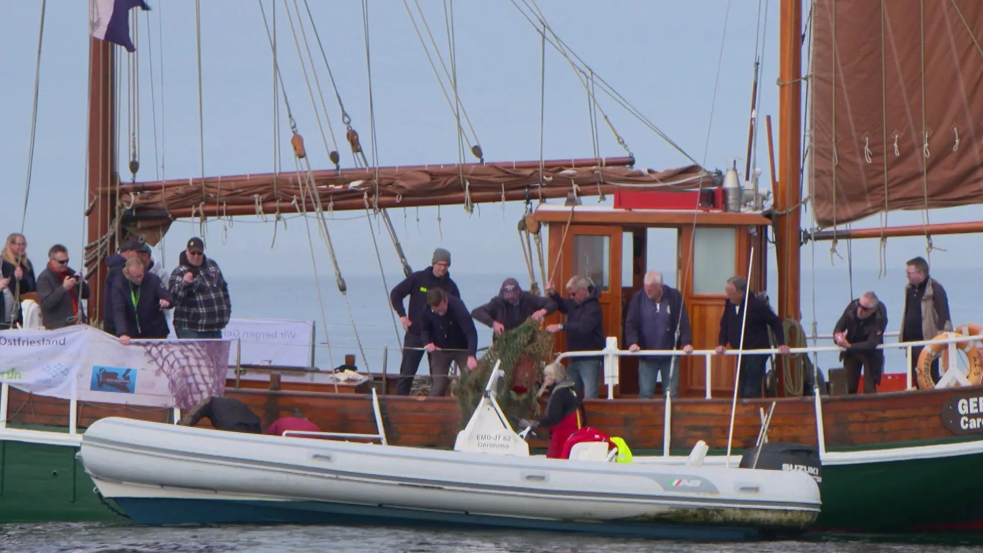 Die Taucher suchen Geisternetze in der Nordsee
