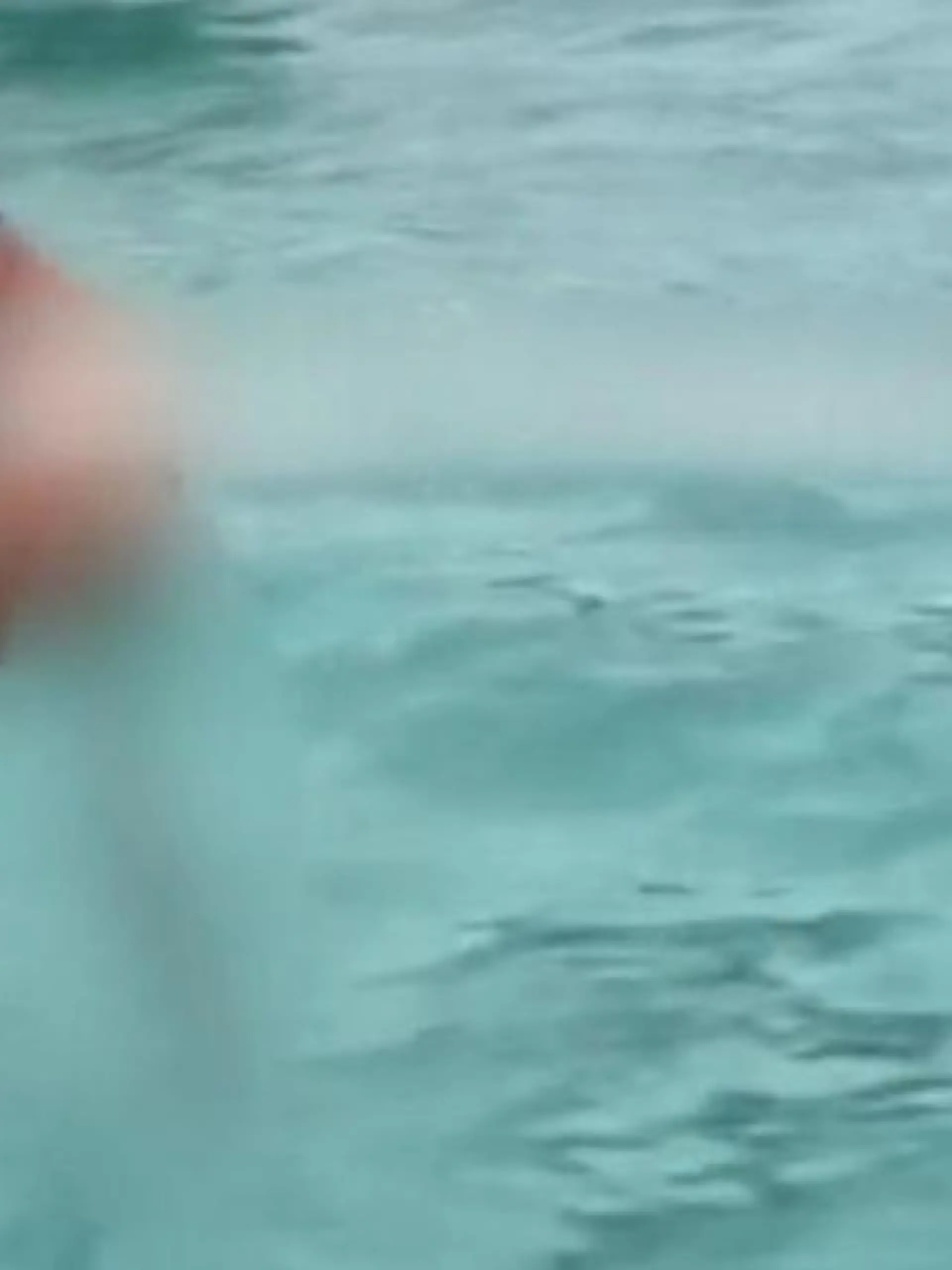 Bild zu: "Mann verrichtet sein Geschäft ins Meer und bekommt Shitstorm!"