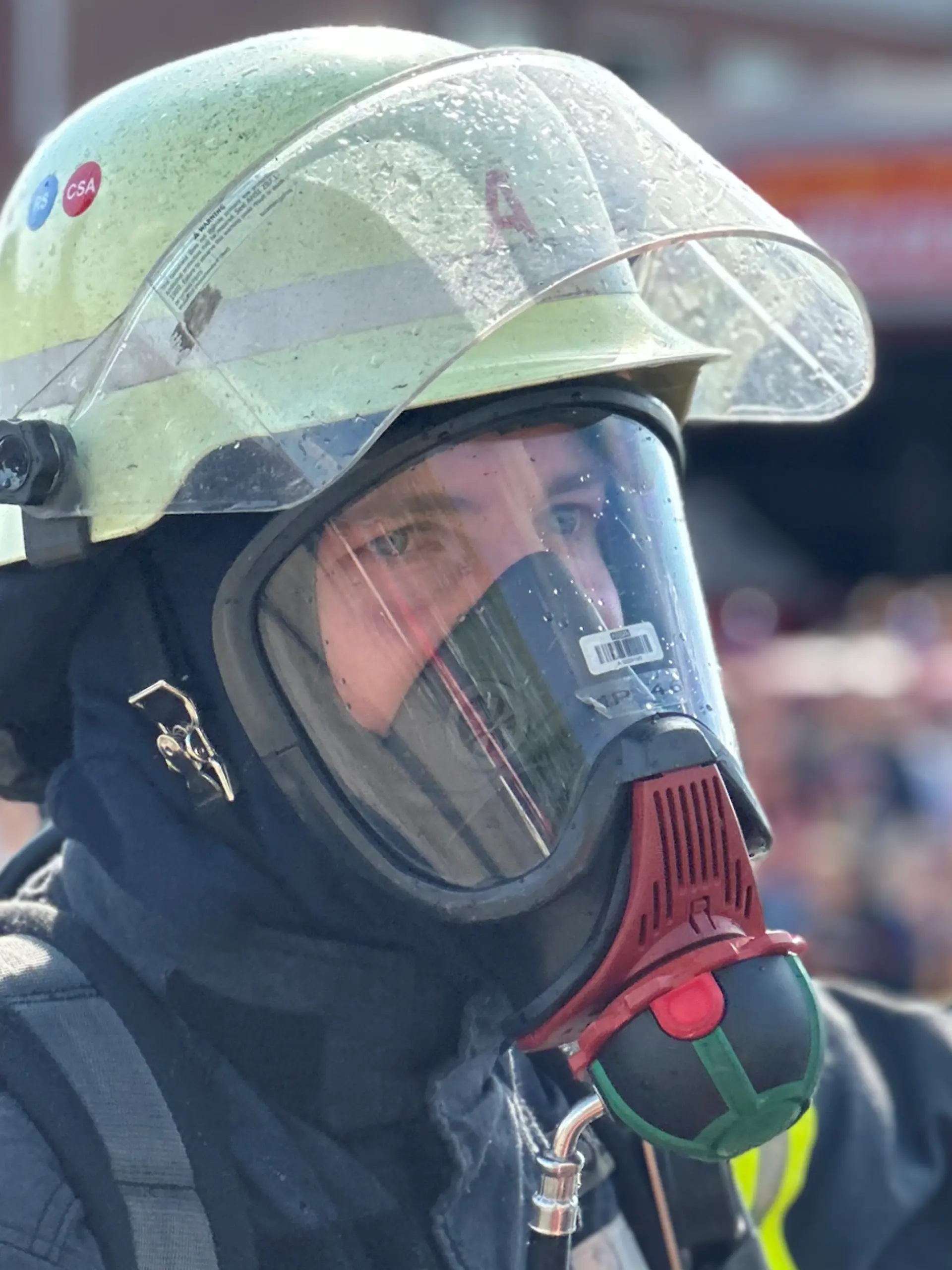 Bild zu: "Feuerwehrmann Nico will helfen, dann hagelt es plötzlich Fäuste"