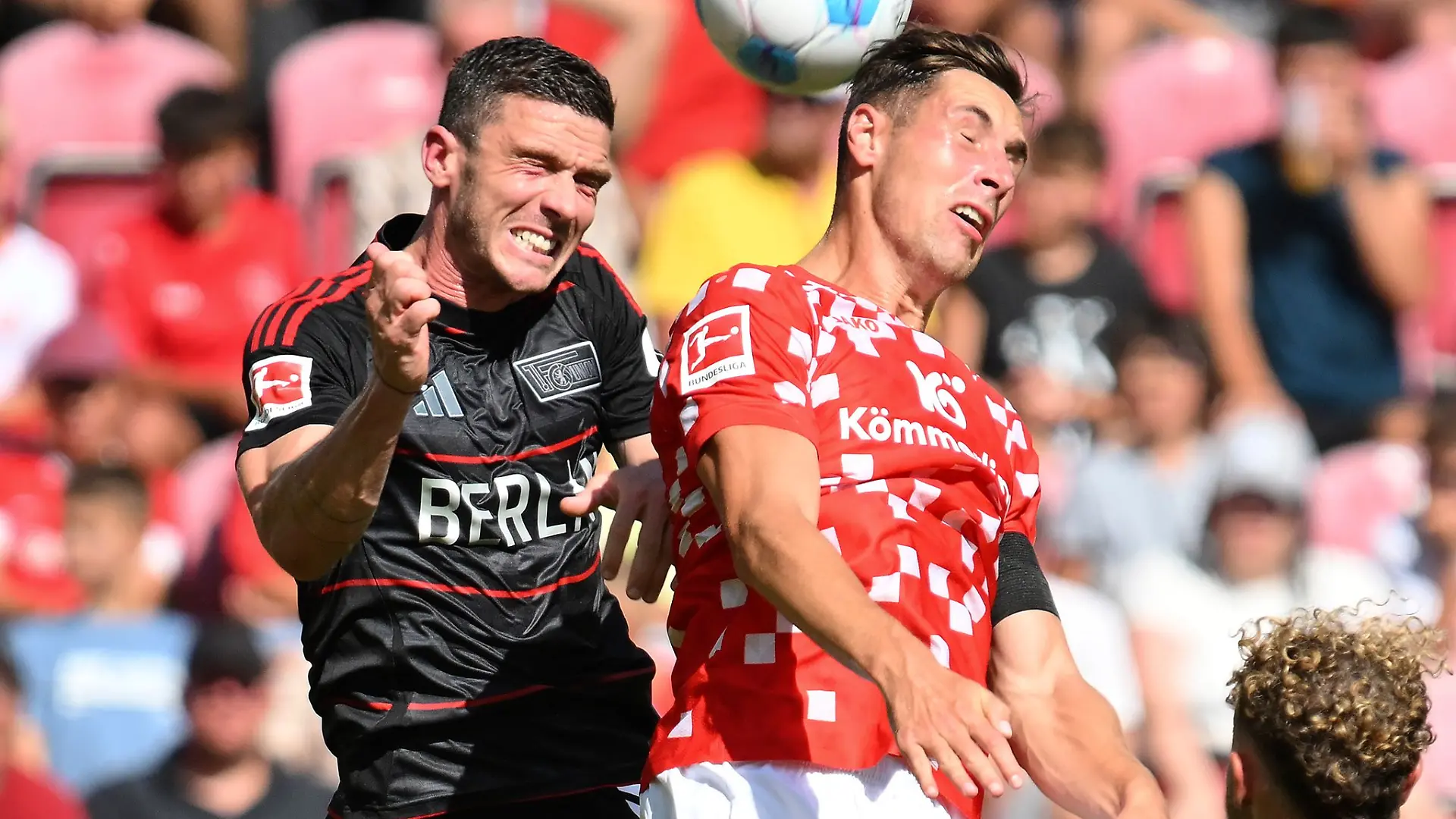 Robin Gosens (l) wird für den 1. FC Union Berlin so schnell kein Kopfballduell mehr bestreiten.