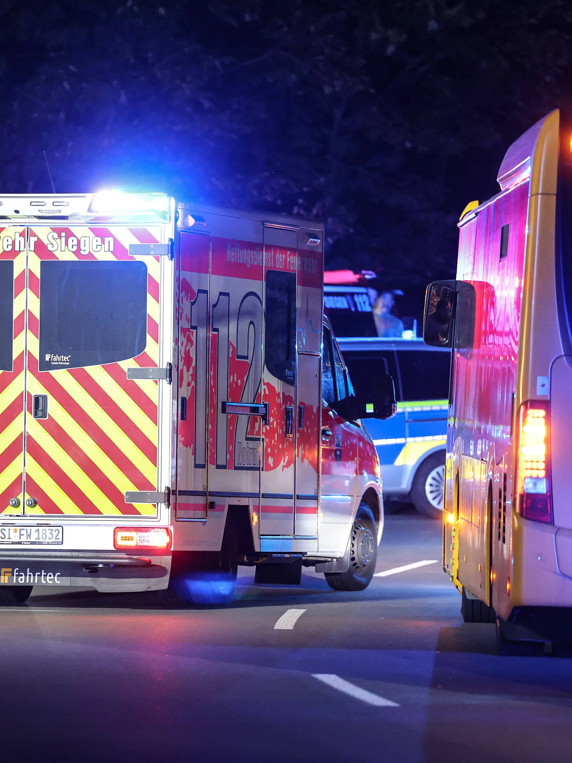 Bild zu: "Frau (32) greift Menschen in Bus mit Messer an - sechs Verletzte "