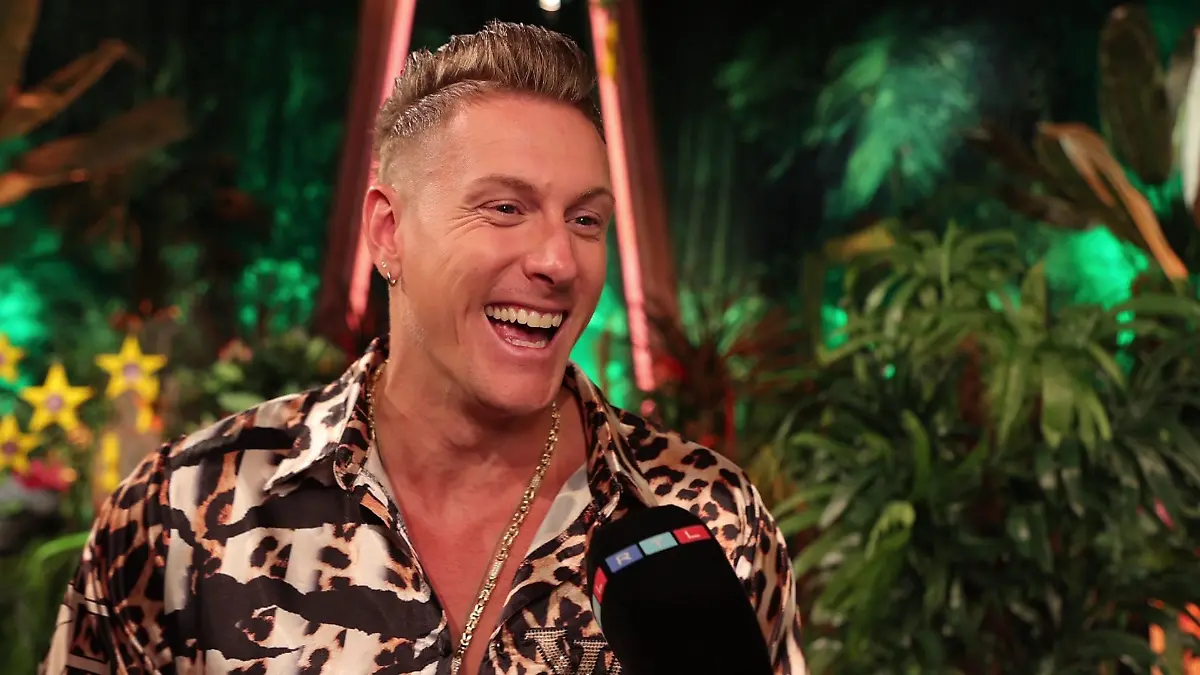 Calvin Kleinen im Dschungelcamp - da muss der Reality-Star erst mal herzhaft lachen