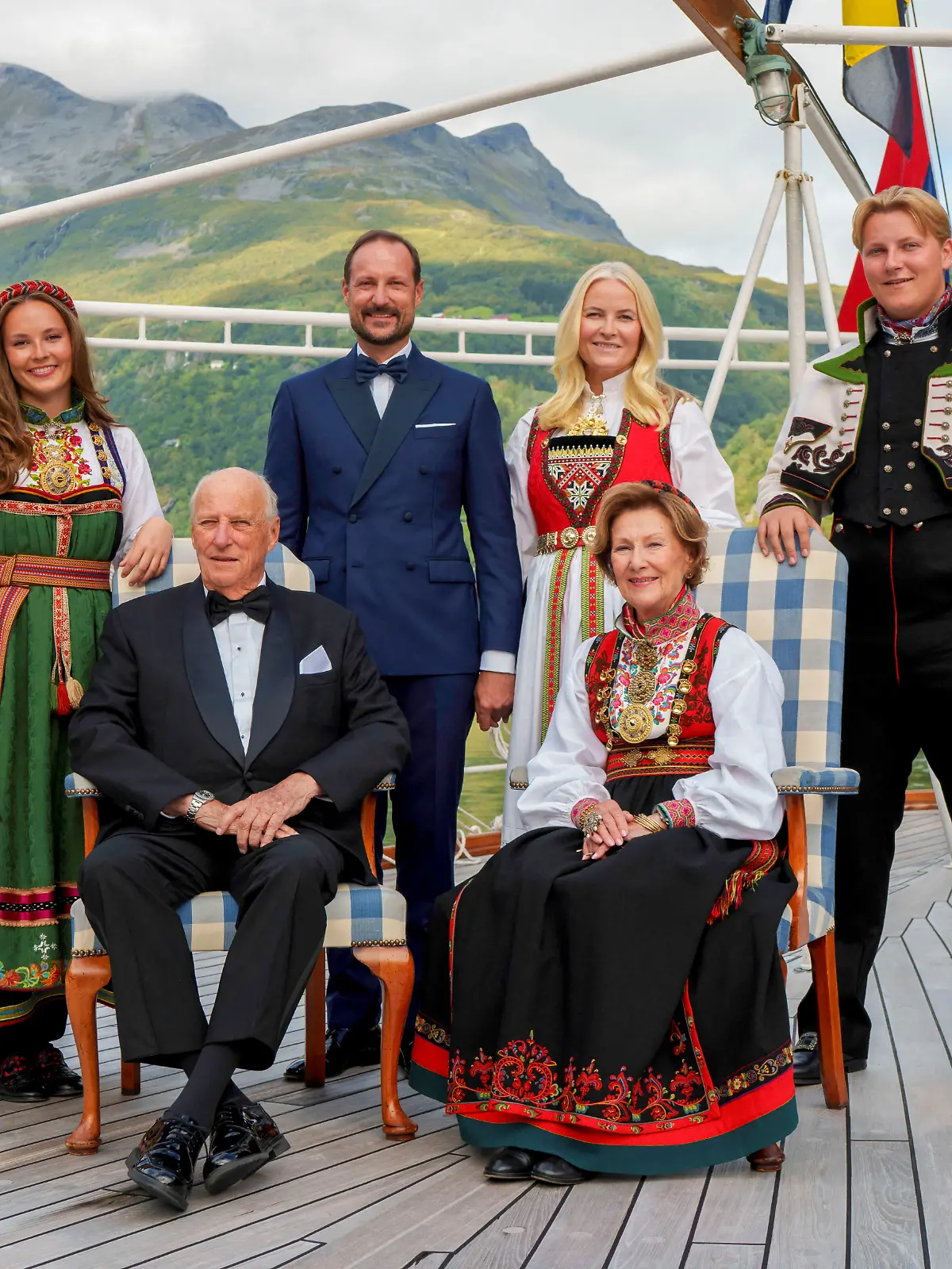 Endlich mal alle Sorgen der Vergangenheit vergessen und nur die Liebe feiern! Dieses Bild der norwegischen Royals strahlt Leichtigkeit aus. 