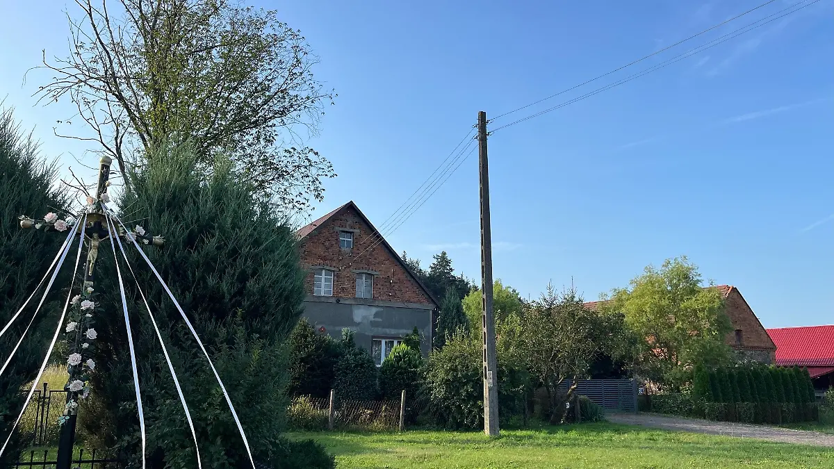 Das Haus des Tatverdächtigen in Gaiki, der wie Josef Fritzl jahrelang eine Frau eingesperrt haben soll