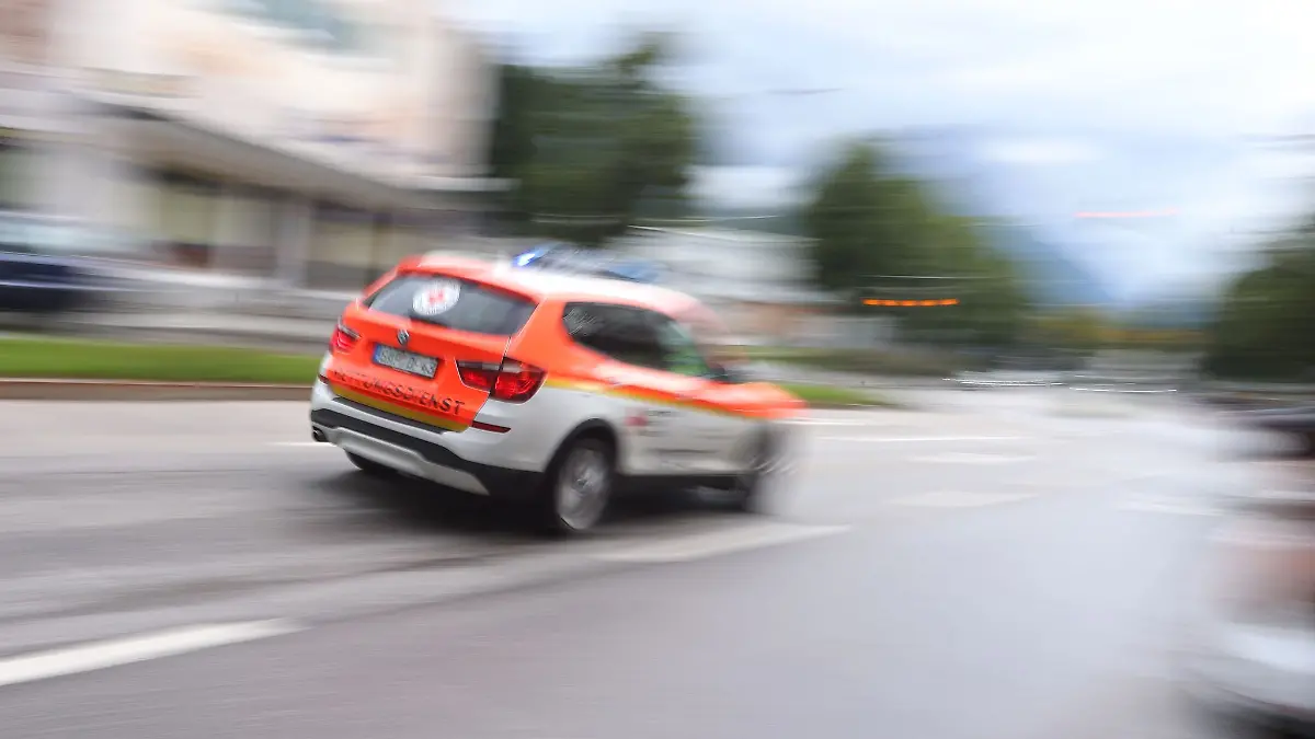 Mehrere Menschen wurden bei einem Unfall mit einem Traktor im Wartburgkreis lebensgefährlich verletzt - auch Kinder sind darunter. (Symbolbild)