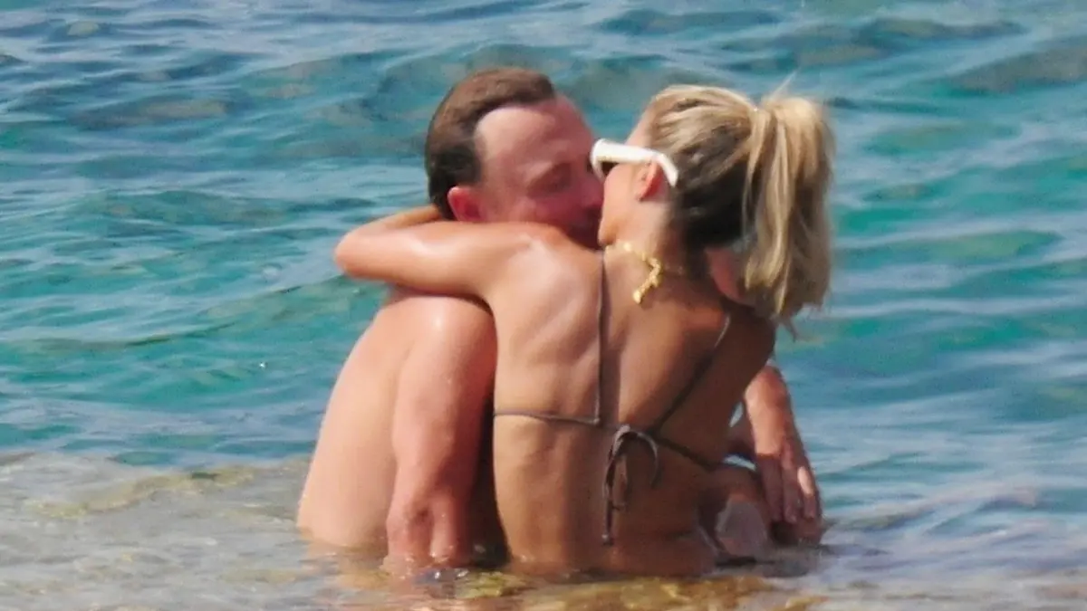 Moderatorin verteilt heiße Küsse auf Mallorca Sylvie Meis im siebten Himmel!