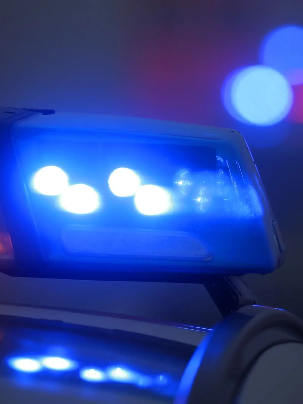 Bild zu: "Verlassenes Auto auf A1 - Fahrerin totgerast"