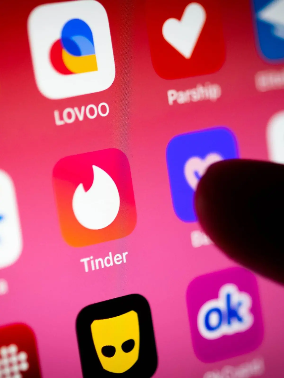 Bild zu: "Tinder führt Körpergrößen-Filter ein"