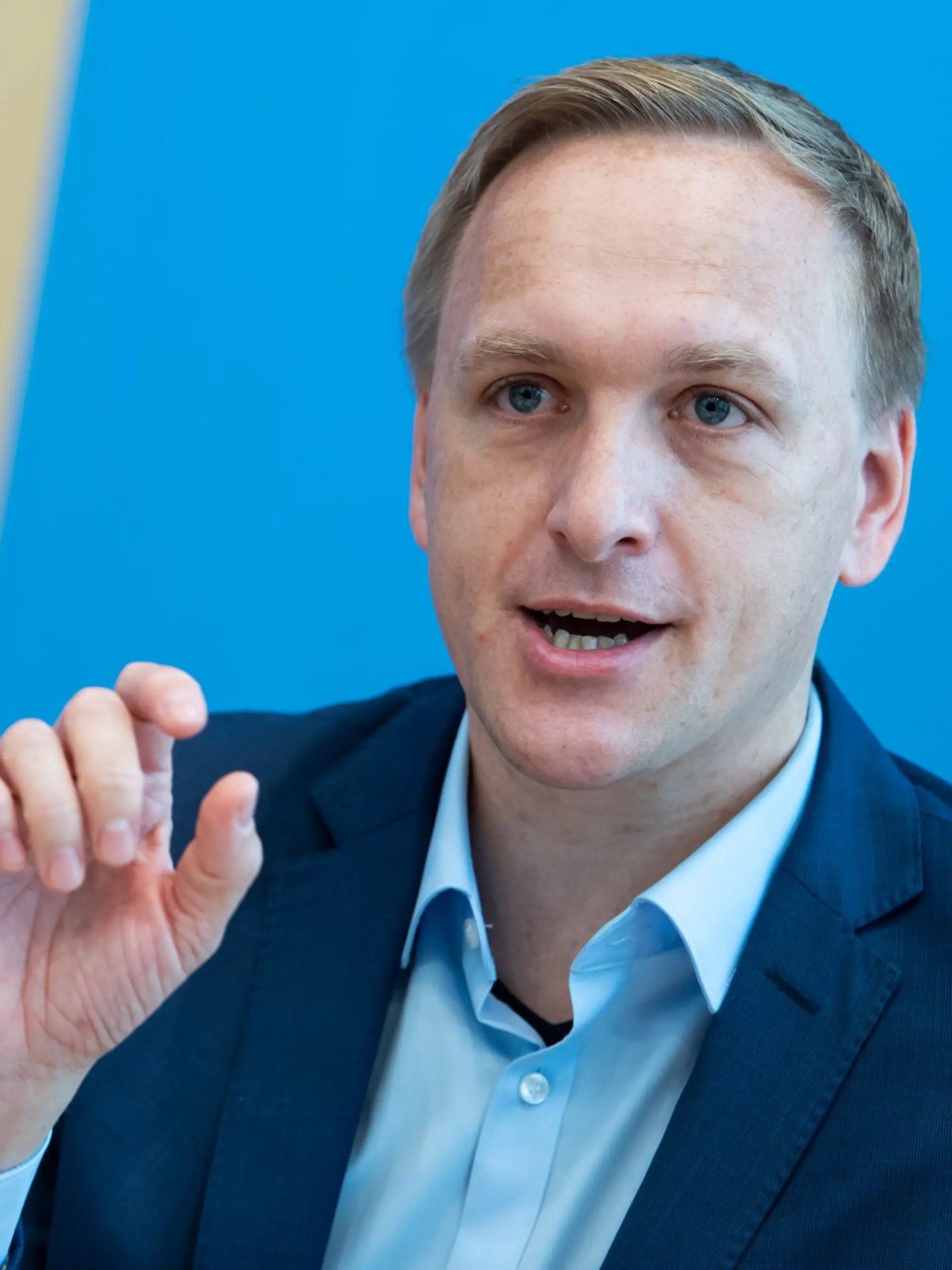 Bild zu: "„Unangemessenes Verhalten” auf Firmenfeier – SAP-Vorstand tritt zurück"