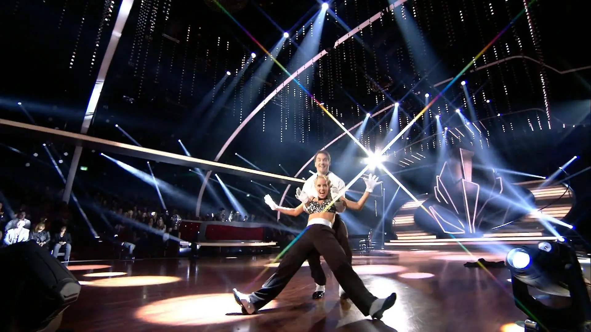 Alexander Klaws und Isabel Edvardsson überzeugen Mit dem Charleston zu „Dick und Doof"