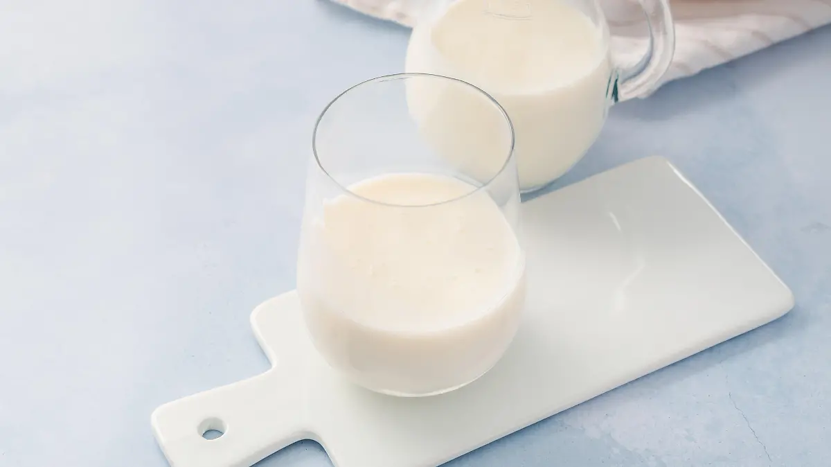 Jeden Tag Ein Glas Milch Sechs Gründe, warum ihr jeden Tag ein Glas Buttermilch trinken solltet