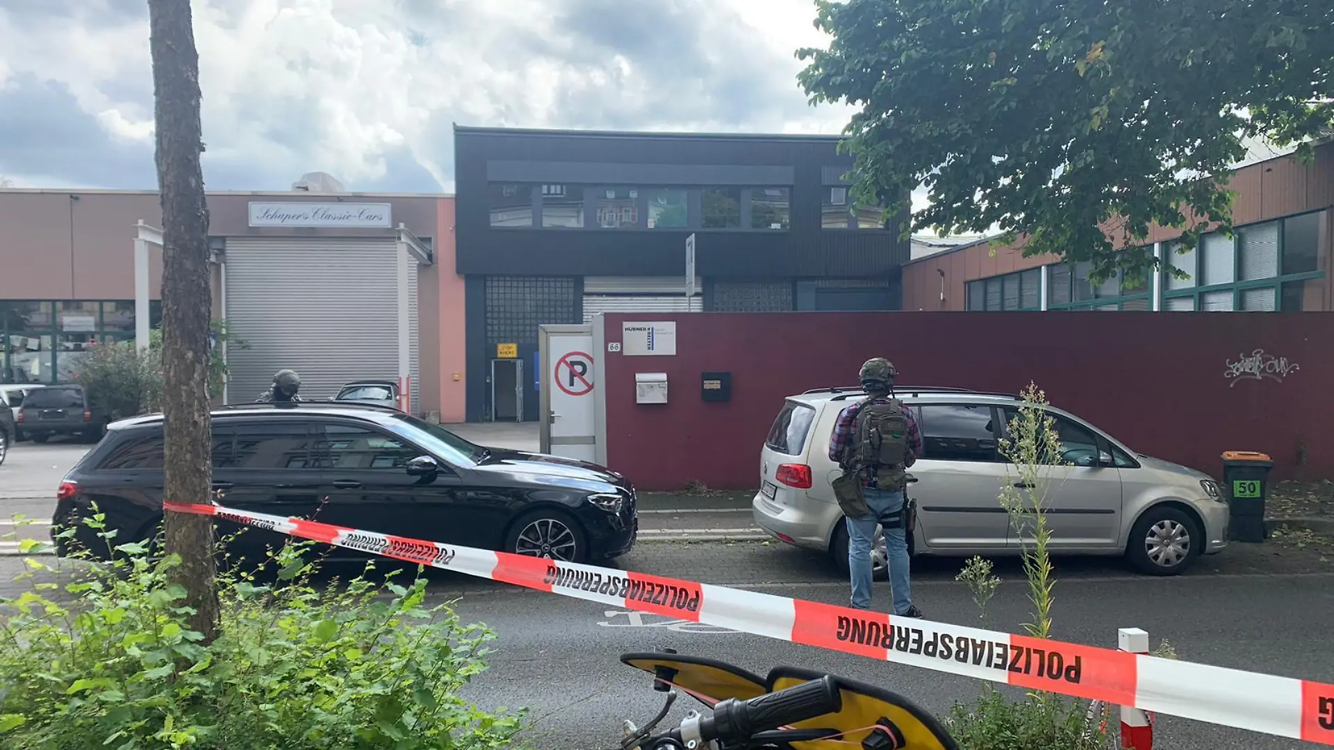 In der Nähe der Arbeitsagentur in Wuppertal läuft zurzeit ein Großeinsatz.