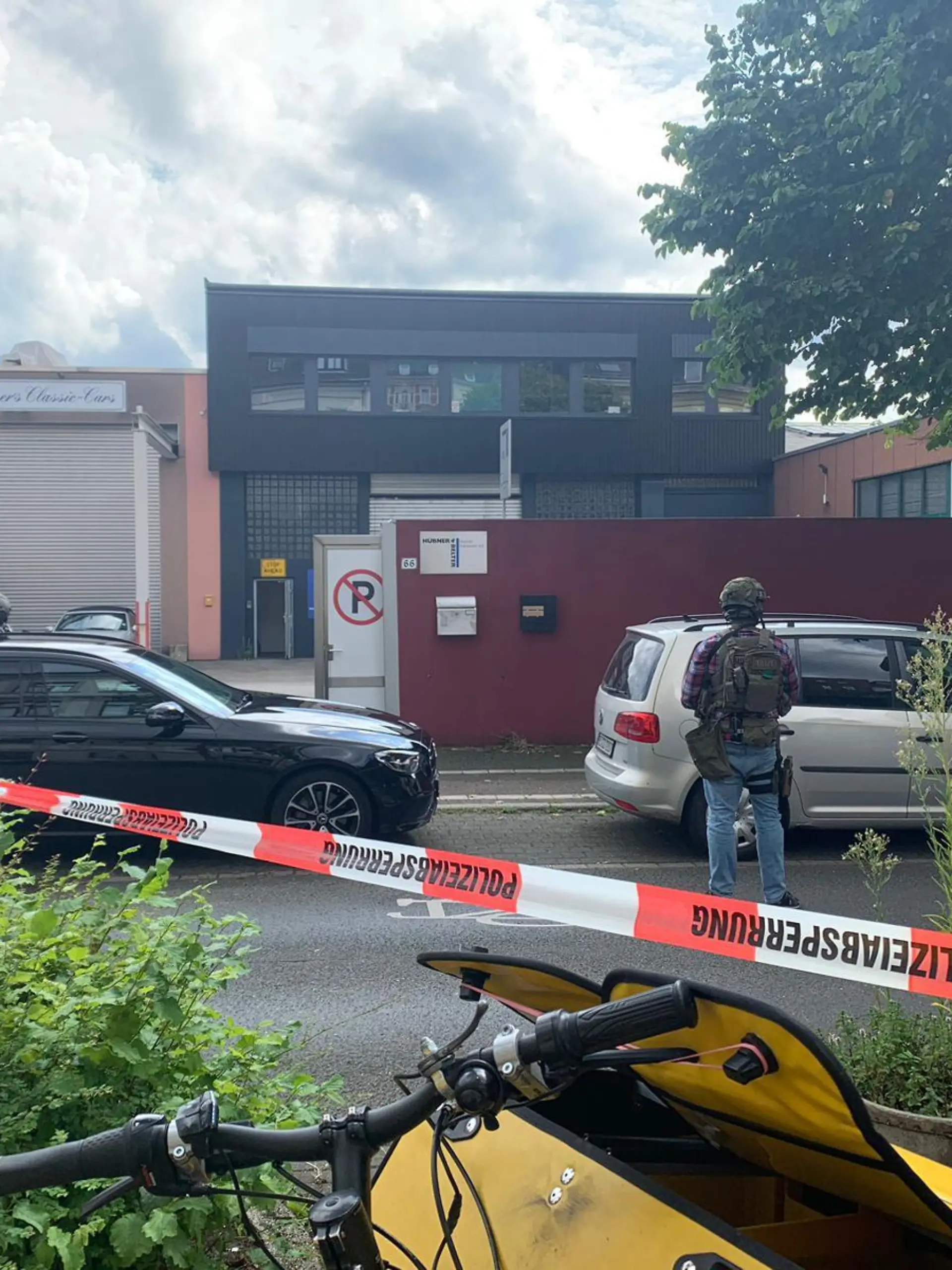 In der Nähe der Arbeitsagentur in Wuppertal läuft zurzeit ein Großeinsatz.