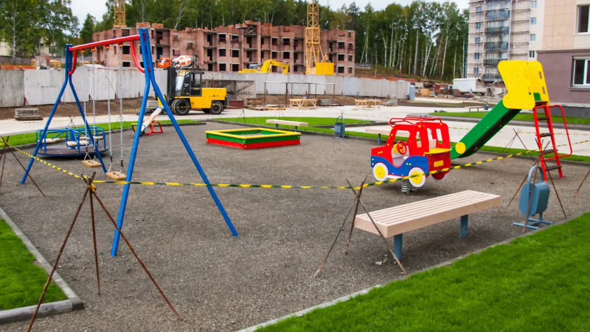 Ein abgesperrter Spielplatz.