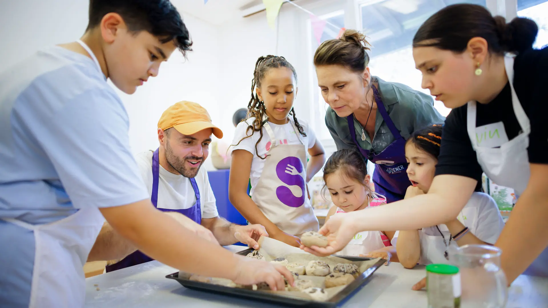 Sarah Wiener kocht mit Kindern in Berlin