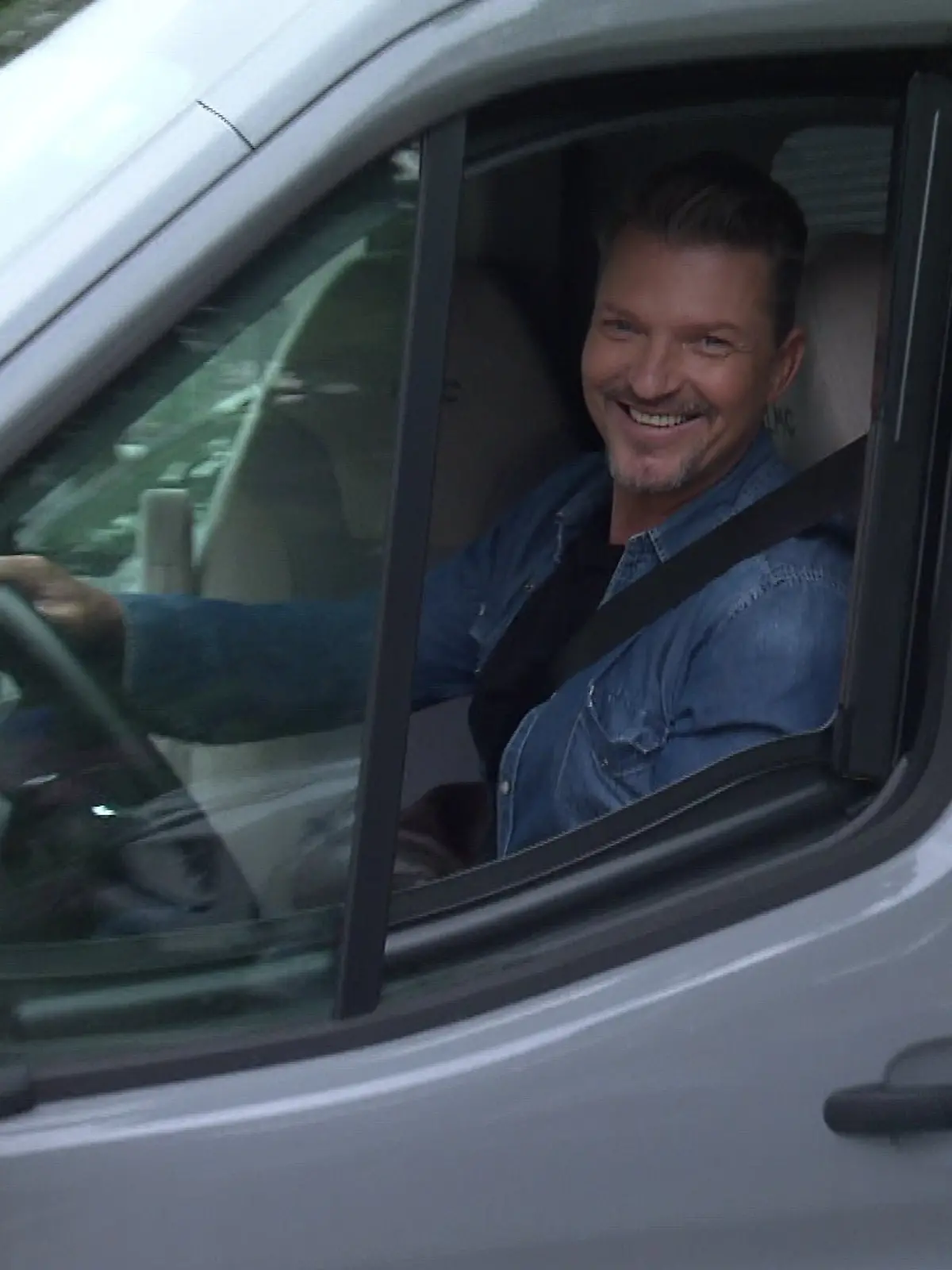 Hier fühlt er sich am wohlsten: Hardy Krüger in seinem Wohnmobil.
