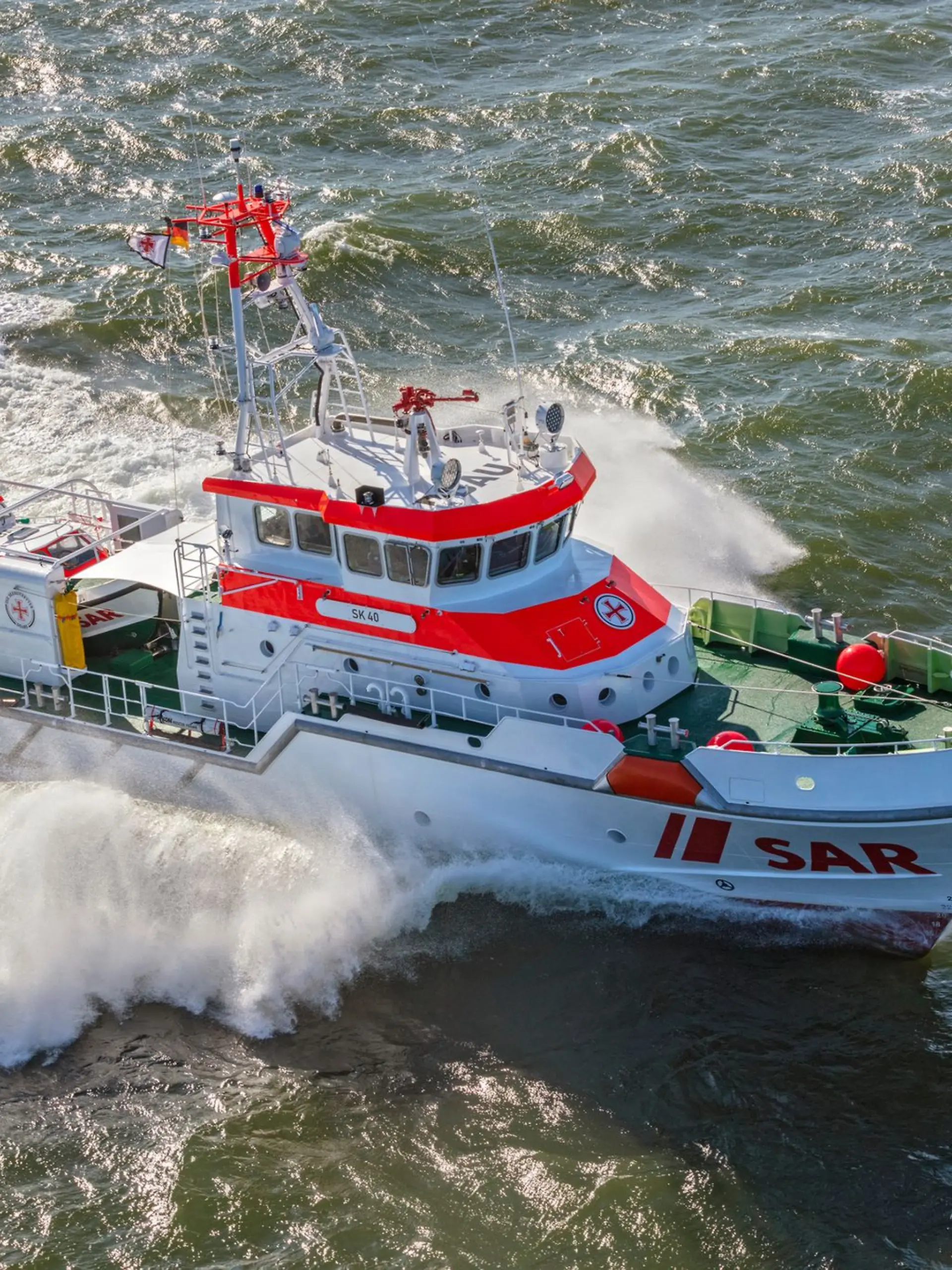 Bild zu: "Segeljacht-Crew nach Brand verschwunden"