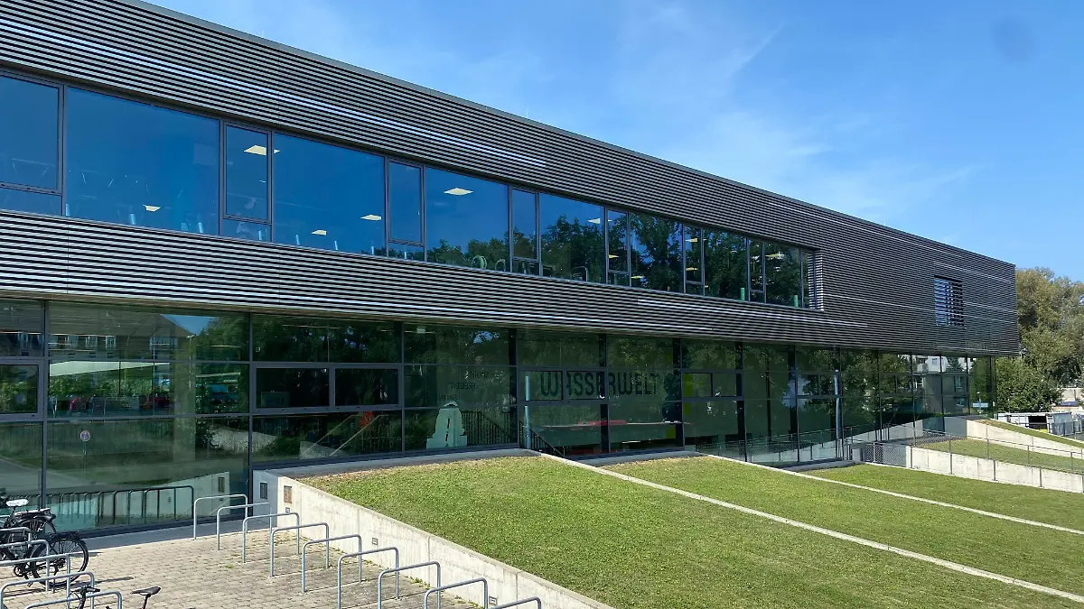 Die „Wasserwelt” in Braunschweig liegt unweit des Fußballstadions an der Hamburger Straße.