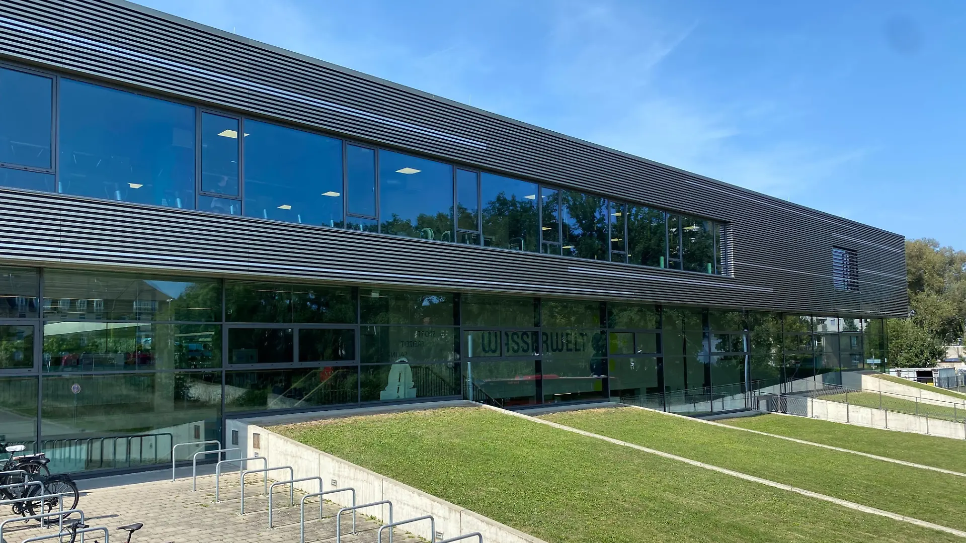 Die „Wasserwelt” in Braunschweig liegt unweit des Fußballstadions an der Hamburger Straße.