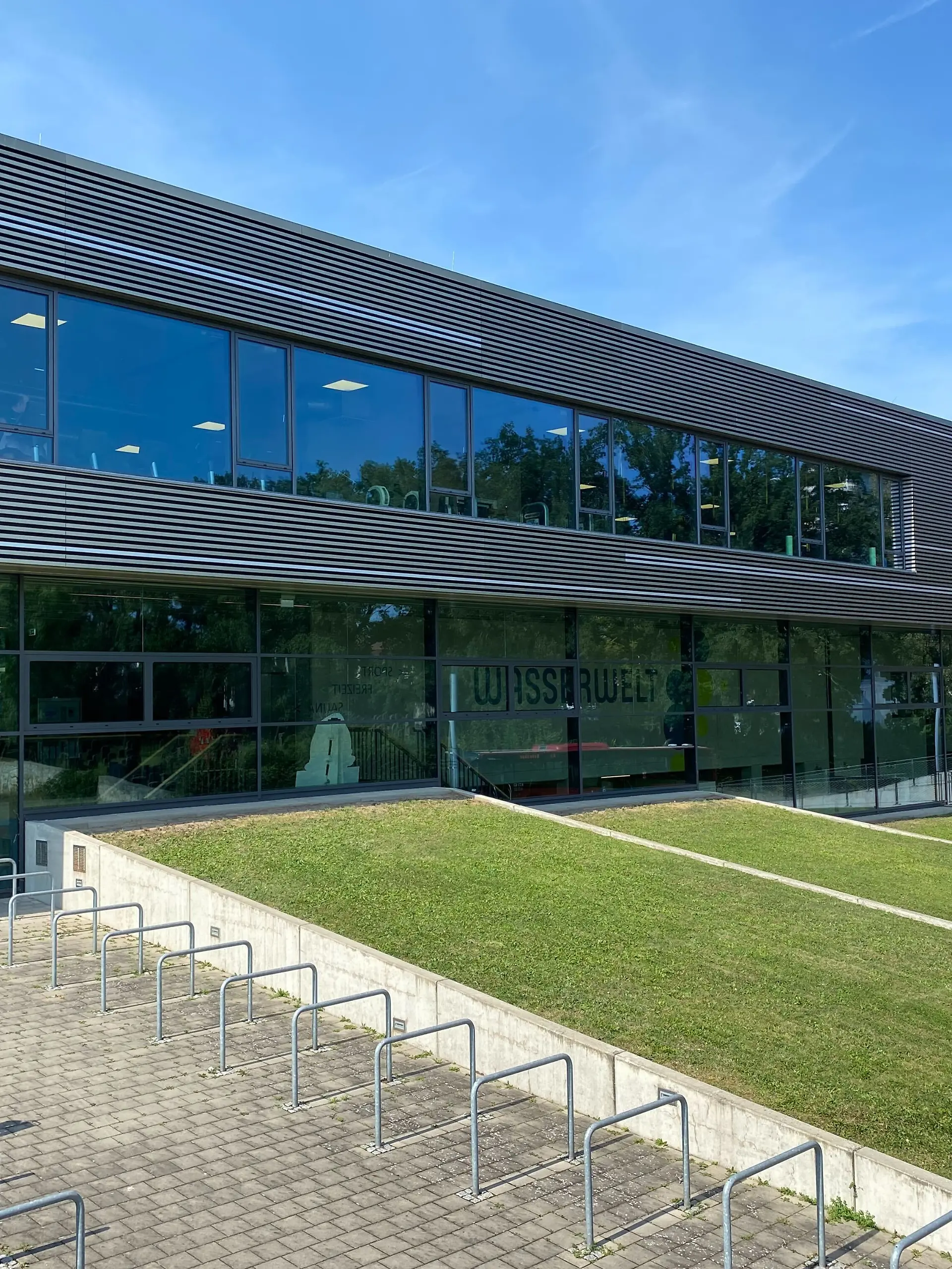 Die „Wasserwelt” in Braunschweig liegt unweit des Fußballstadions an der Hamburger Straße.