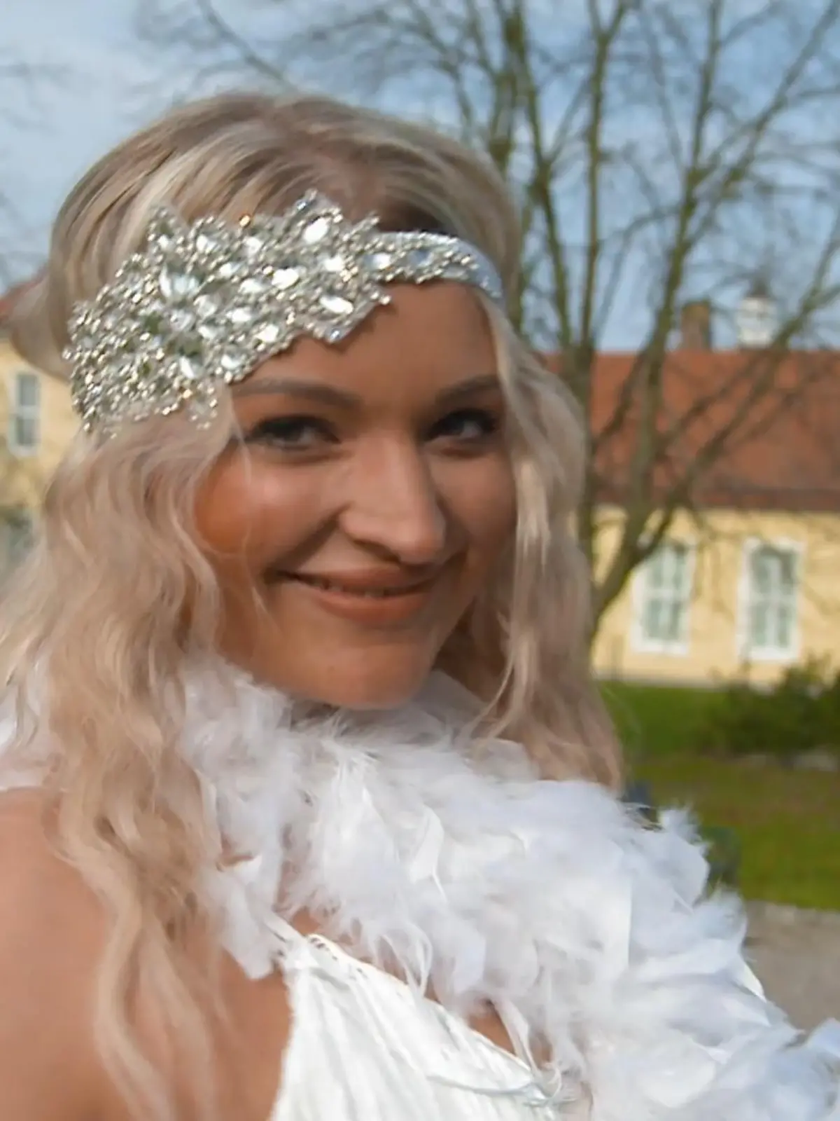 Bild zu: "Ein Brautkleid im Modern Gatsby-Look"