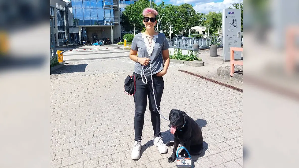 Larissa und ihre Hündin Ida bestreiten nicht nur den Alltag gemeinsam, sondern sind auch Geschäftspartner! 