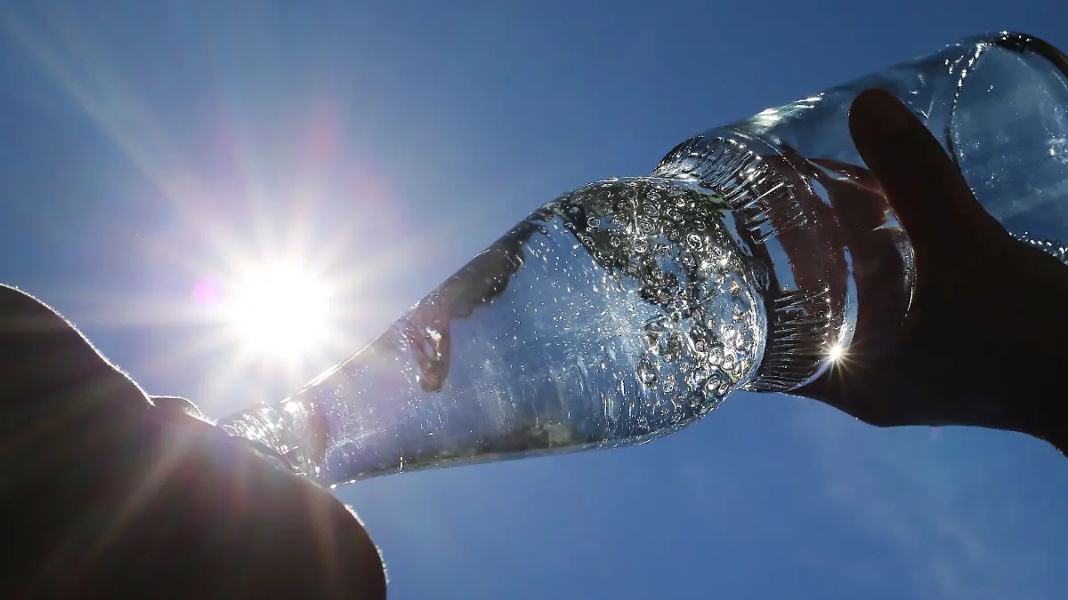 Es bleibt heiß in Berlin und Brandenburg: Höchstwerte von bis zu 33 Grad sind möglich. (Symbolbild)