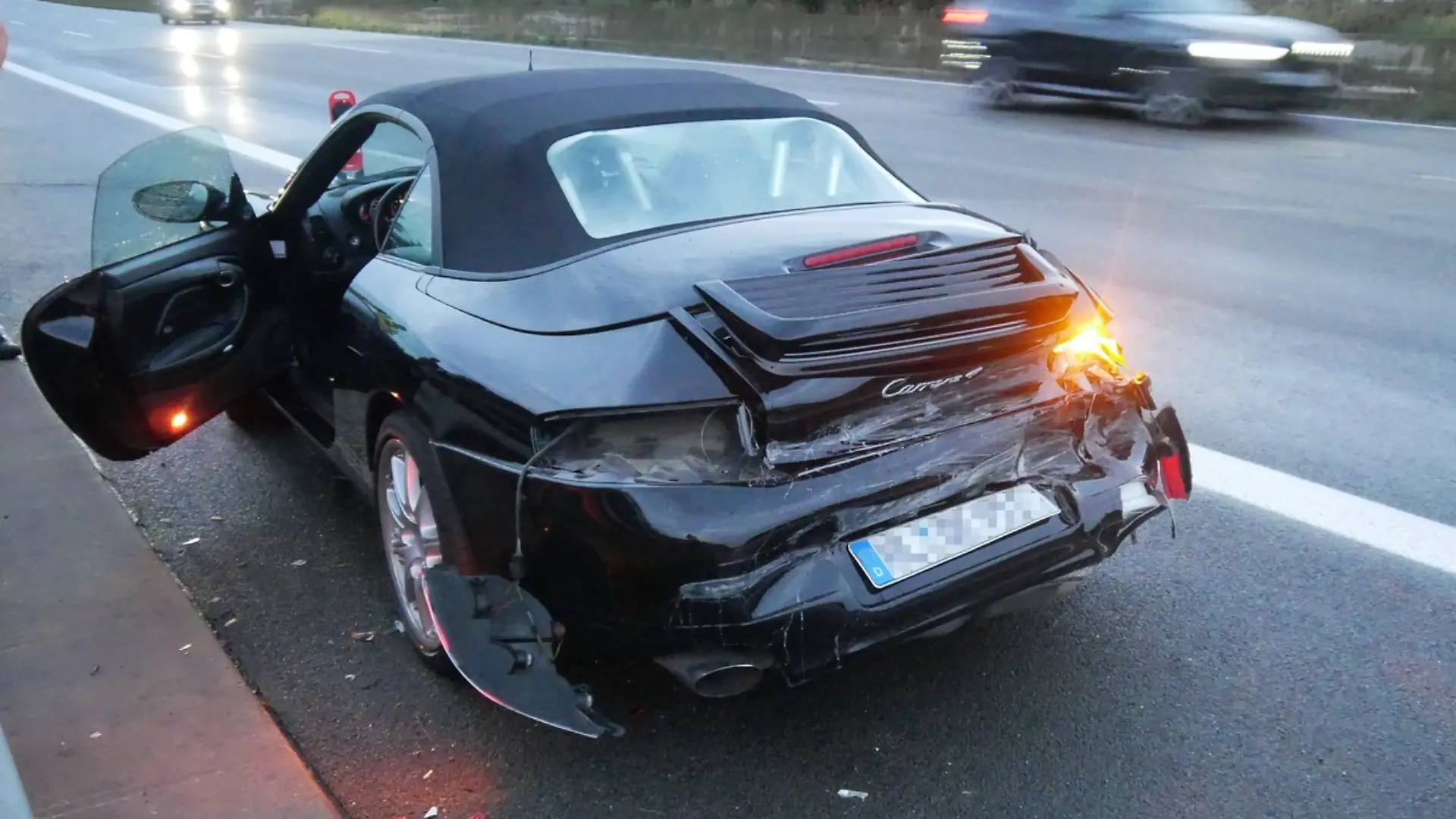 Auf der A 1 kommt es zu mehreren Unfällen durch den Starkregen.
