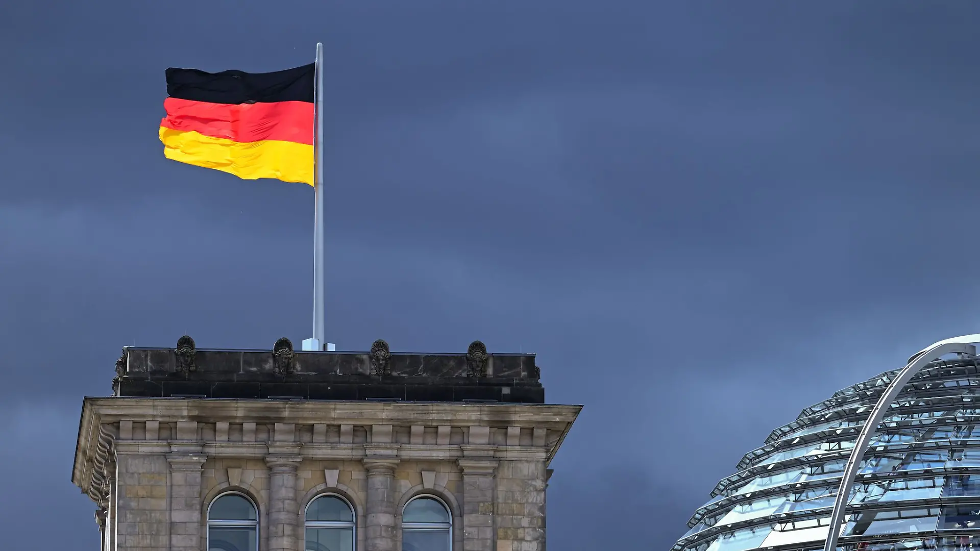 Heute ist das Reichstagsgebäude in Berlin Sitz des Bundestags.