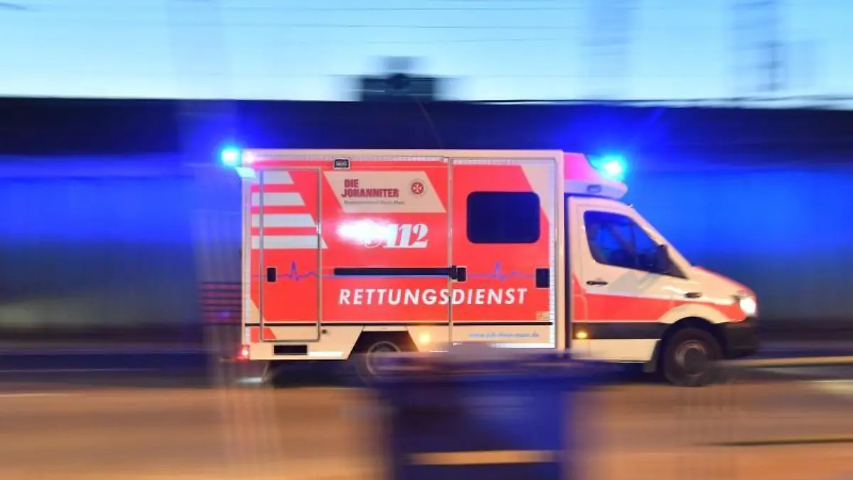 Rettungwagen mit Blaulicht