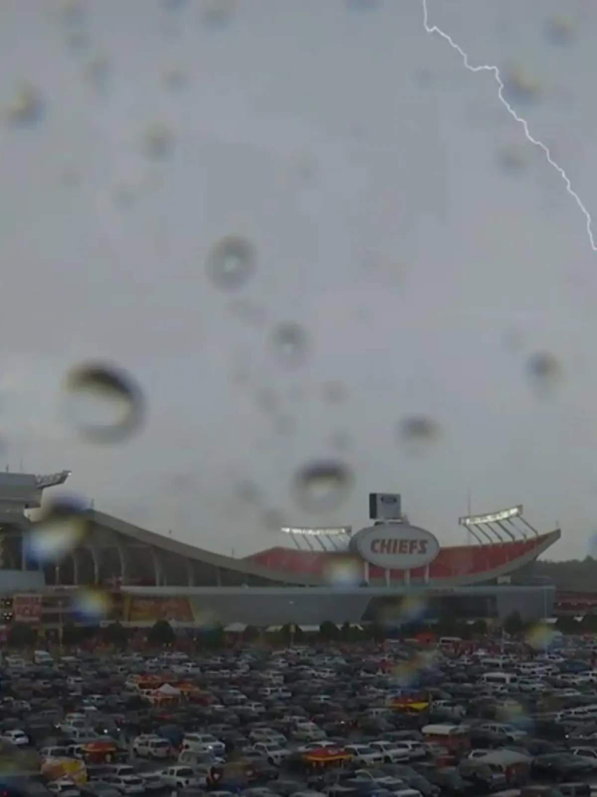 Bild zu: "Kick-Off verschoben! Wetter-Chaos vor dem NFL-Start"