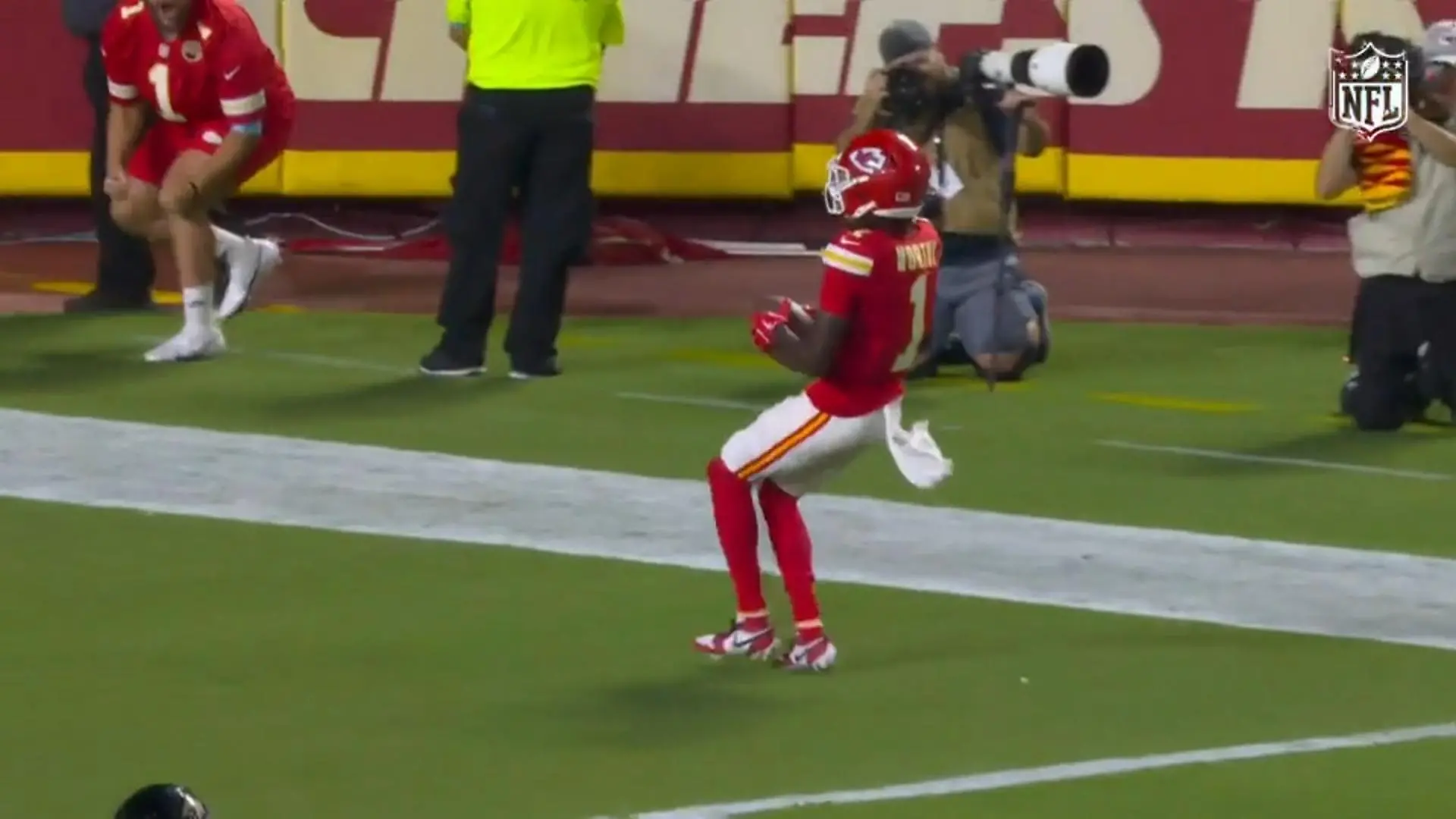 Chiefs schlagen zurück - Worthy überragt Ravens-Safety! NFL-Saisonpremiere