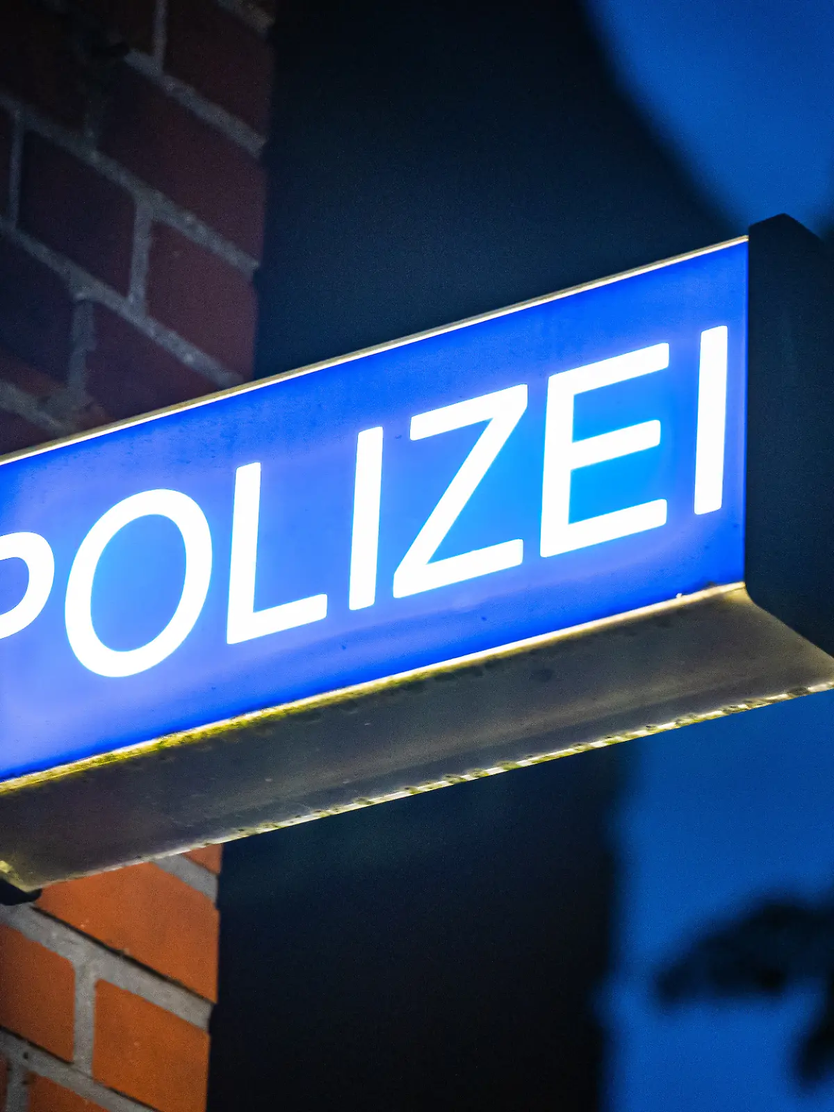 Bild zu: "Mann bedroht Polizisten mit Machete, doch blitzschnelle Reaktion verhindert Schlimmeres"